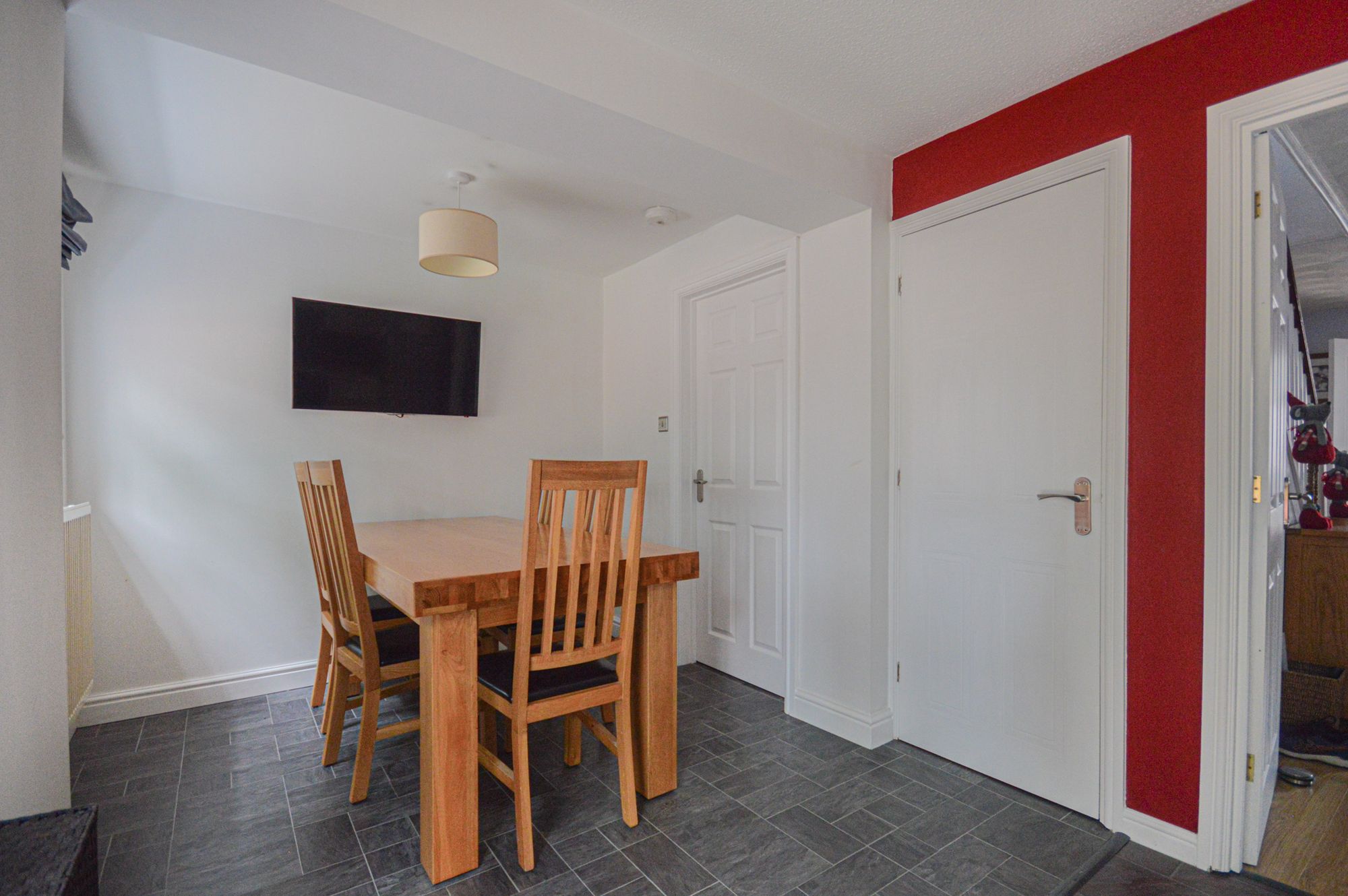 3 bed to rent in Manor Park, Newport  - Property Image 3