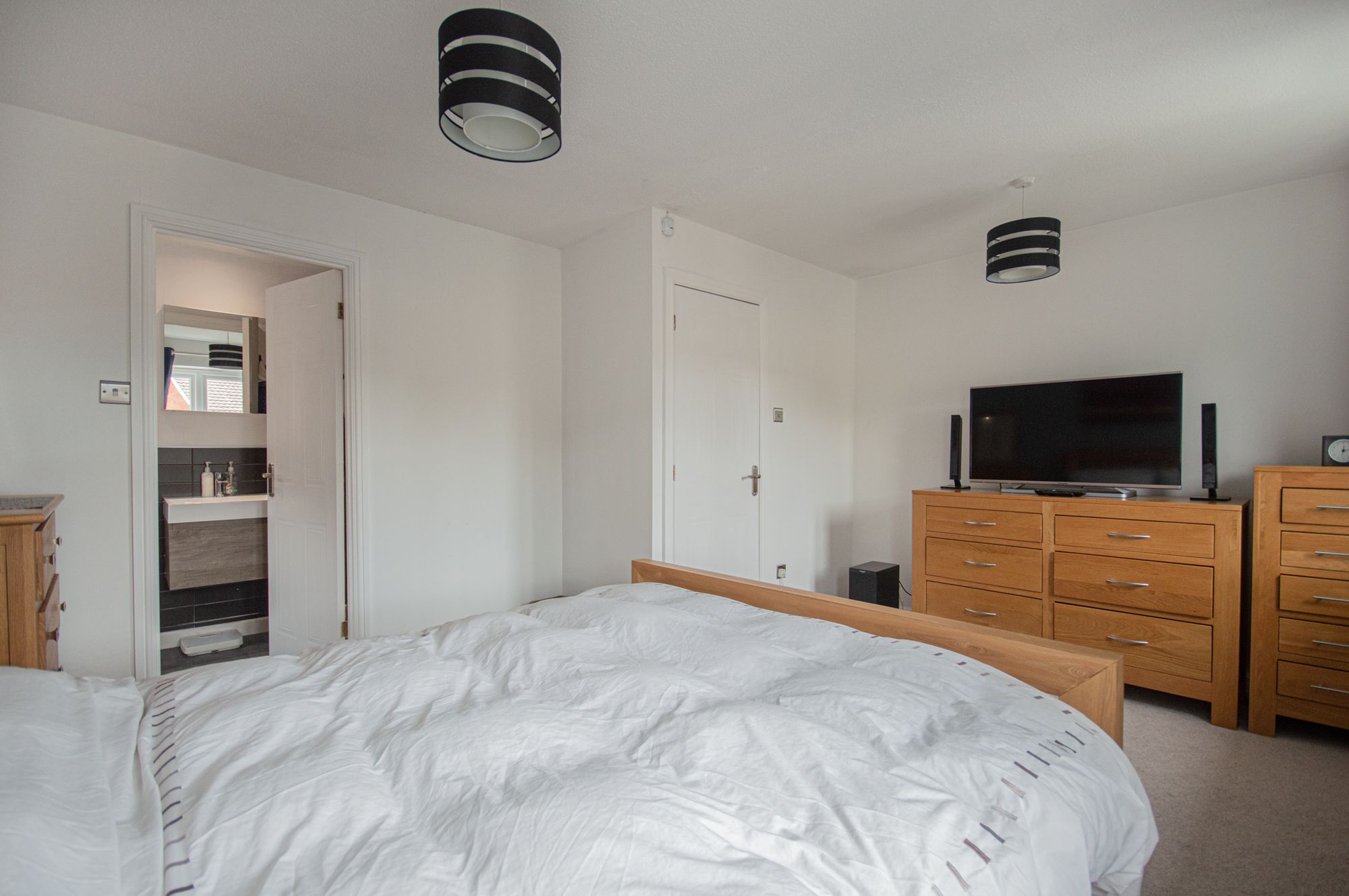 3 bed to rent in Manor Park, Newport  - Property Image 19