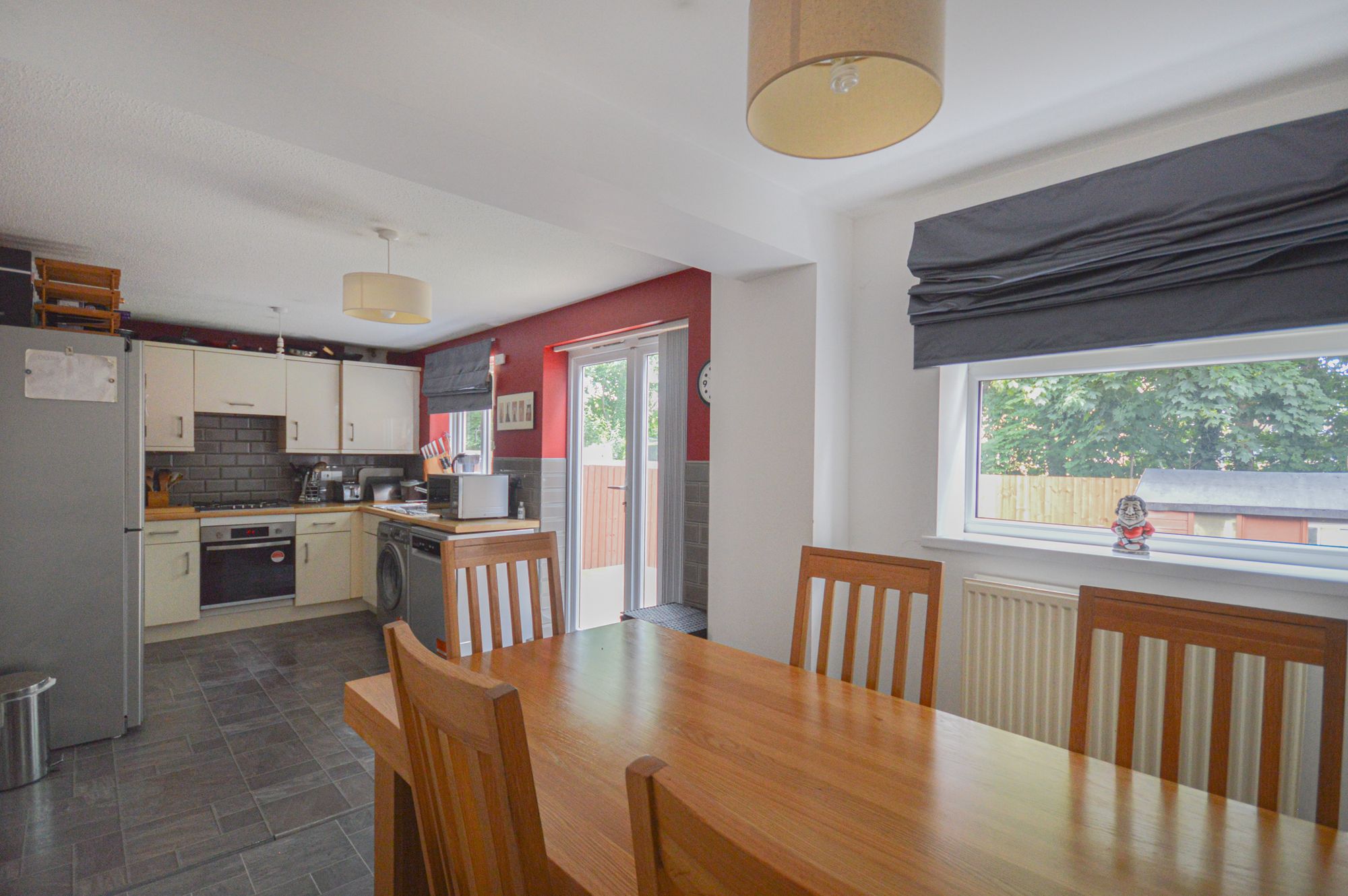 3 bed to rent in Manor Park, Newport  - Property Image 2