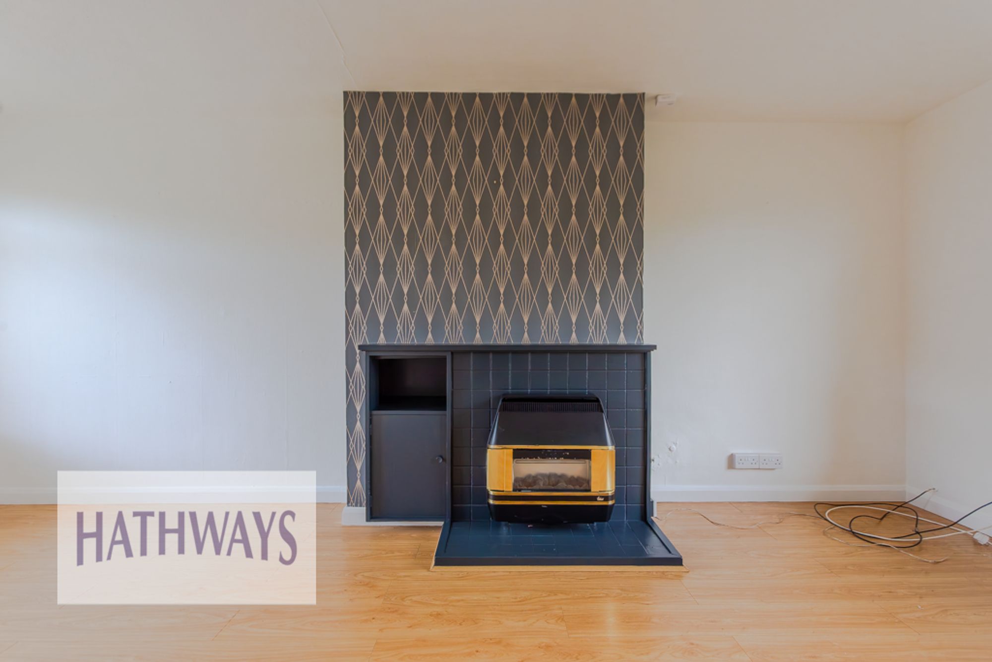 3 bed terraced house to rent in Llangorse Path, Cwmbran 3