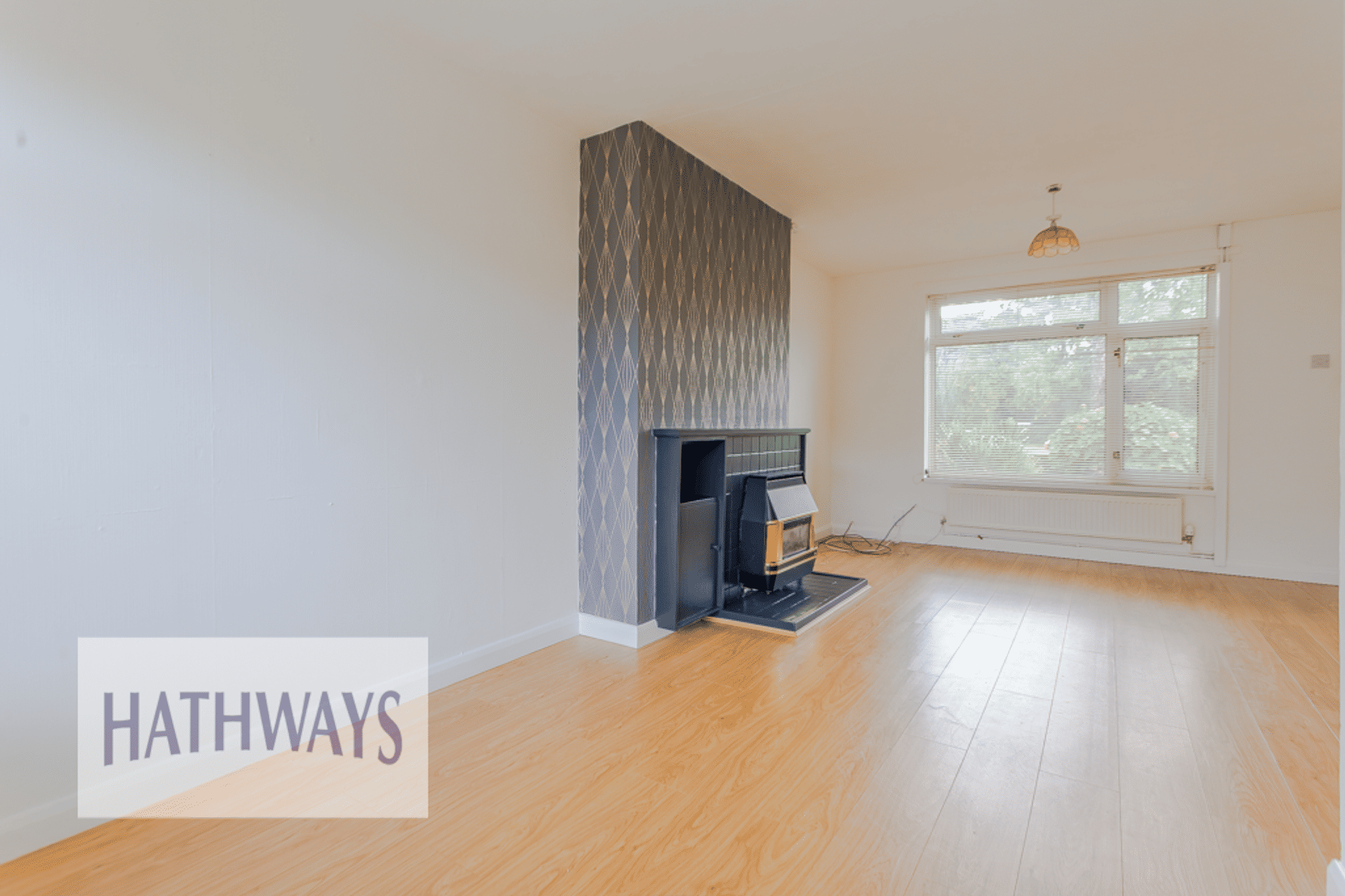 3 bed terraced house to rent in Llangorse Path, Cwmbran 2