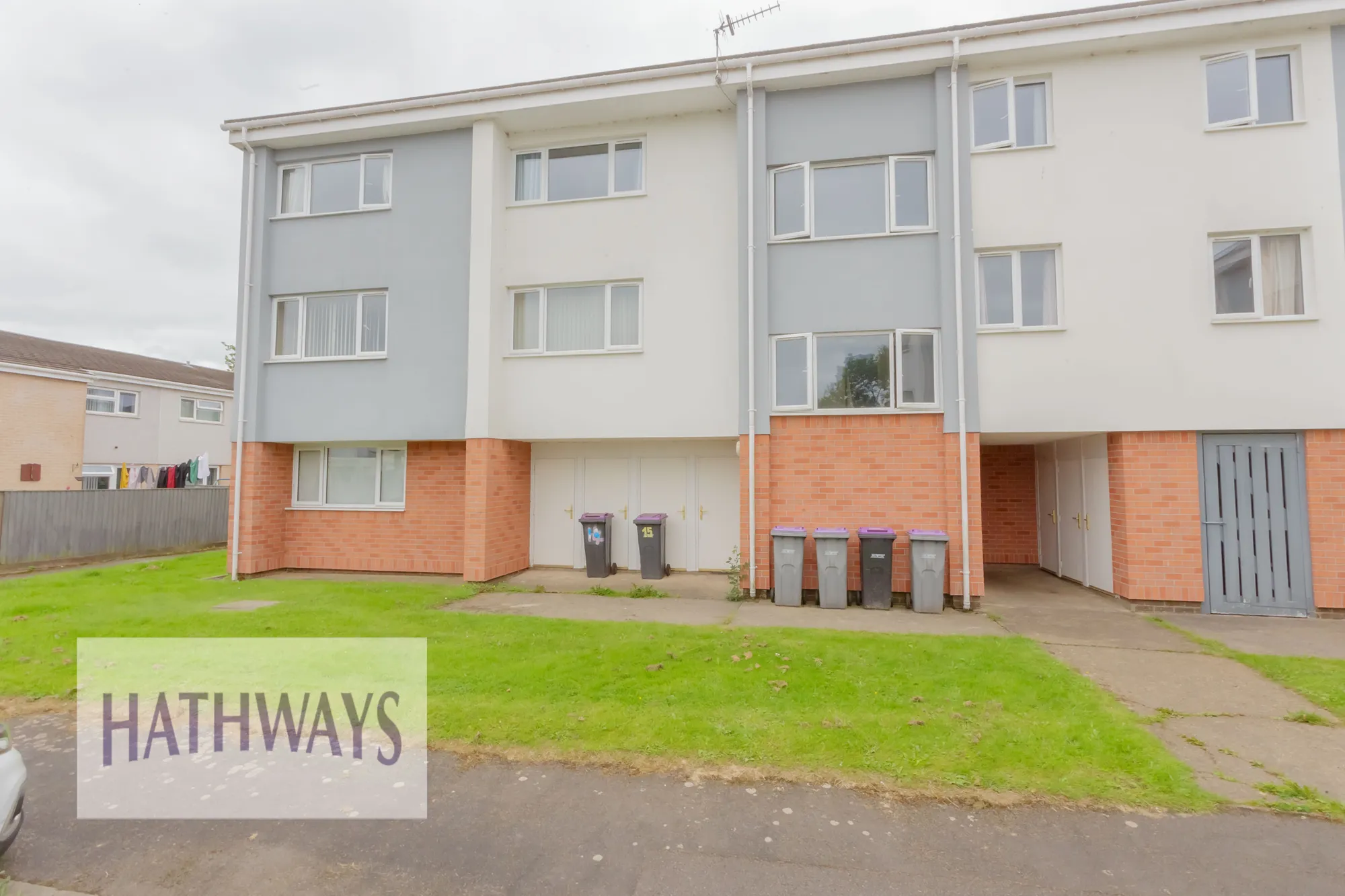 2 bed flat for sale in Warwick Close, Pontypool - Property Image 1