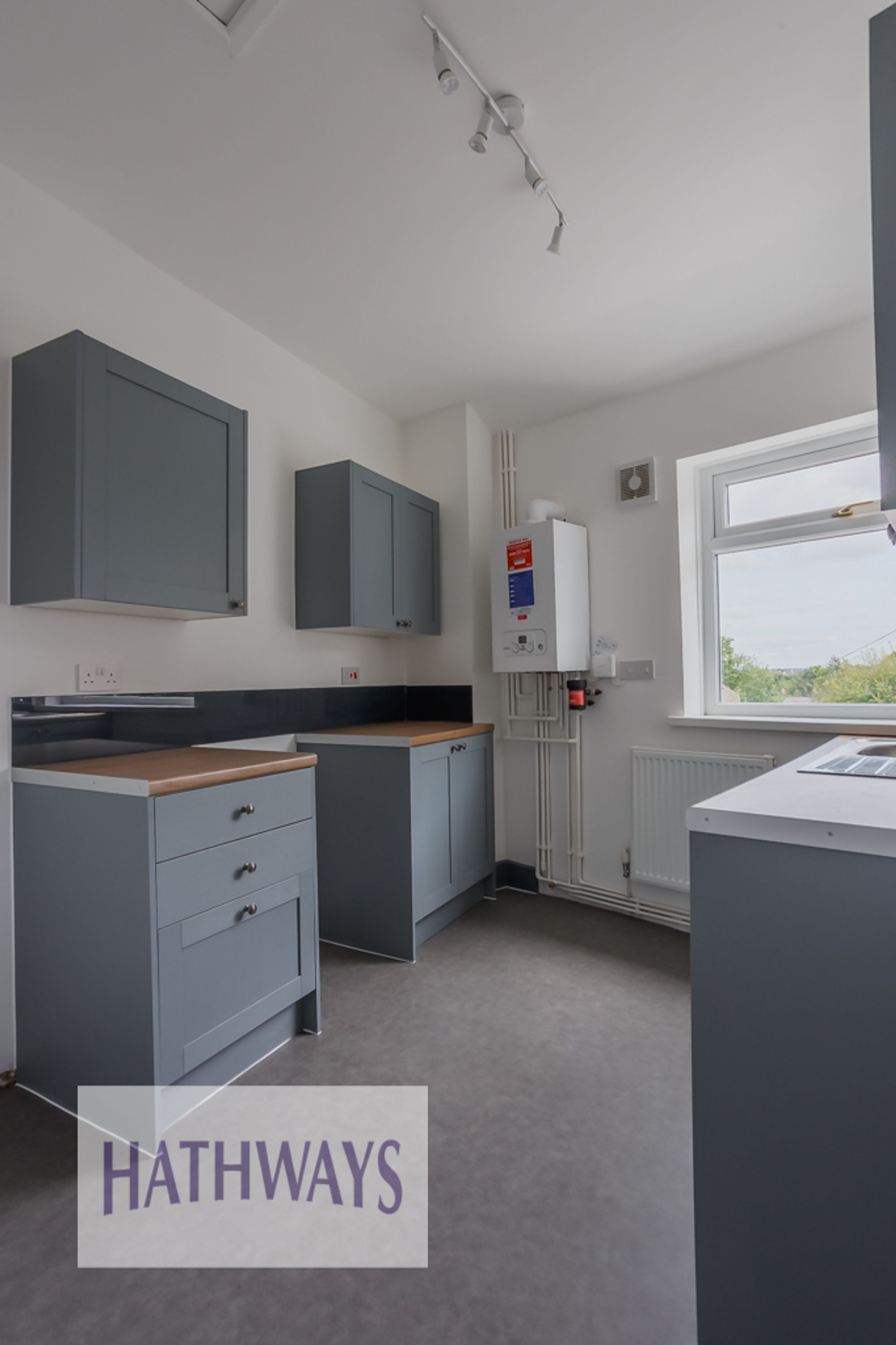 2 bed flat for sale in Windsor Road, Pontypool  - Property Image 5