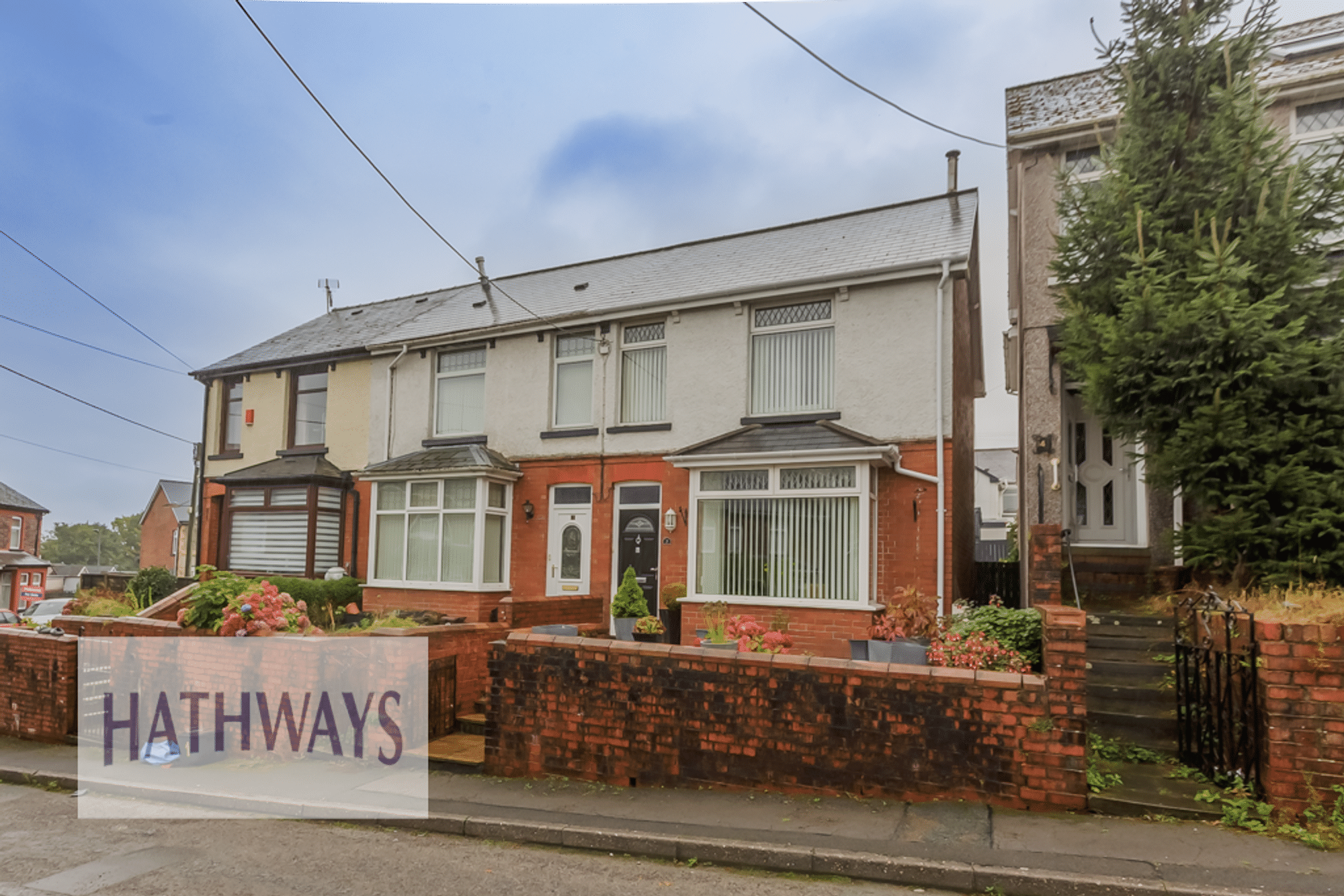 3 bed end of terrace house for sale in Grove Estate, Pontypool  - Property Image 1