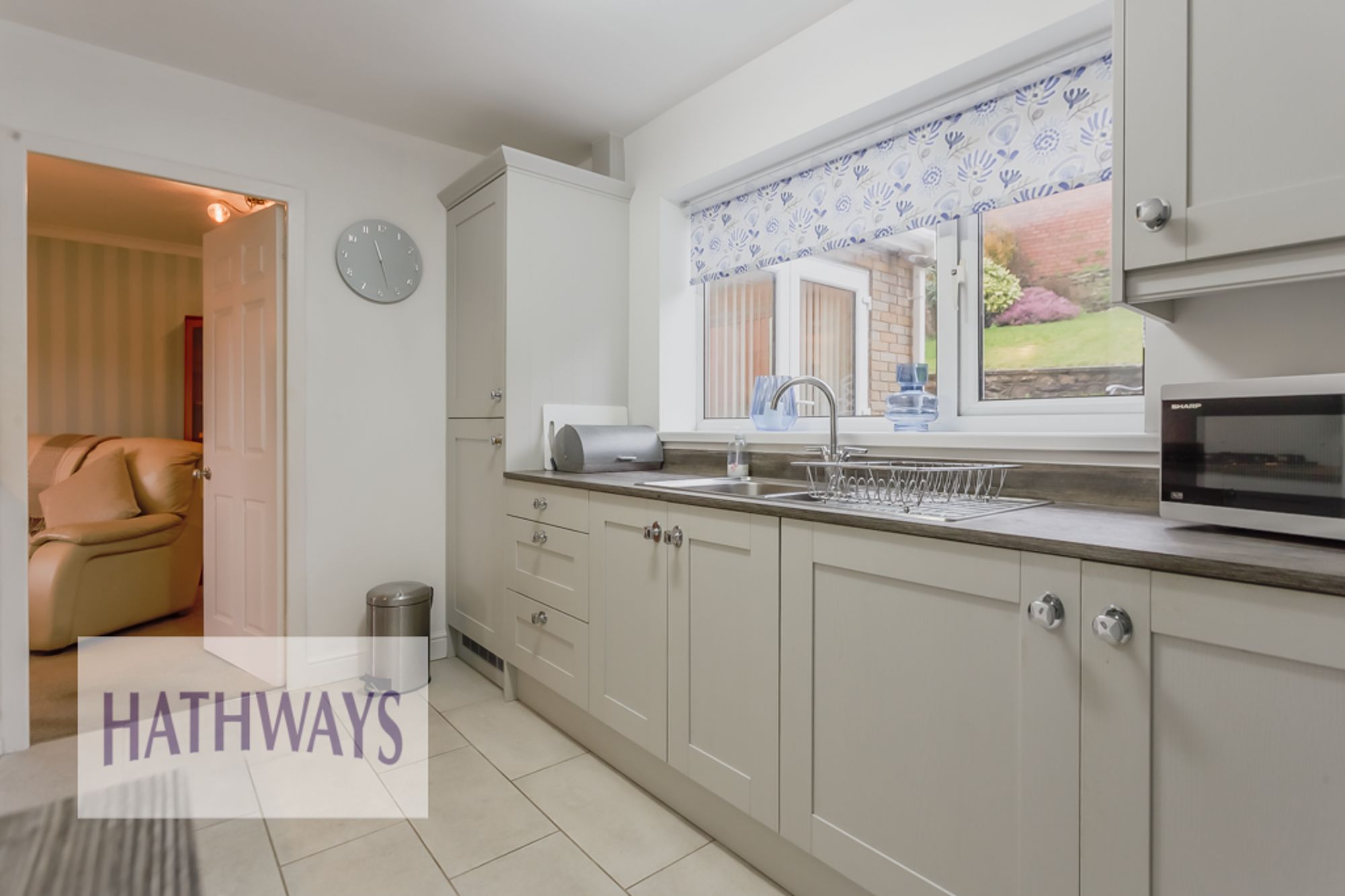 3 bed semi-detached house for sale in Oakdale Close, Newport  - Property Image 8