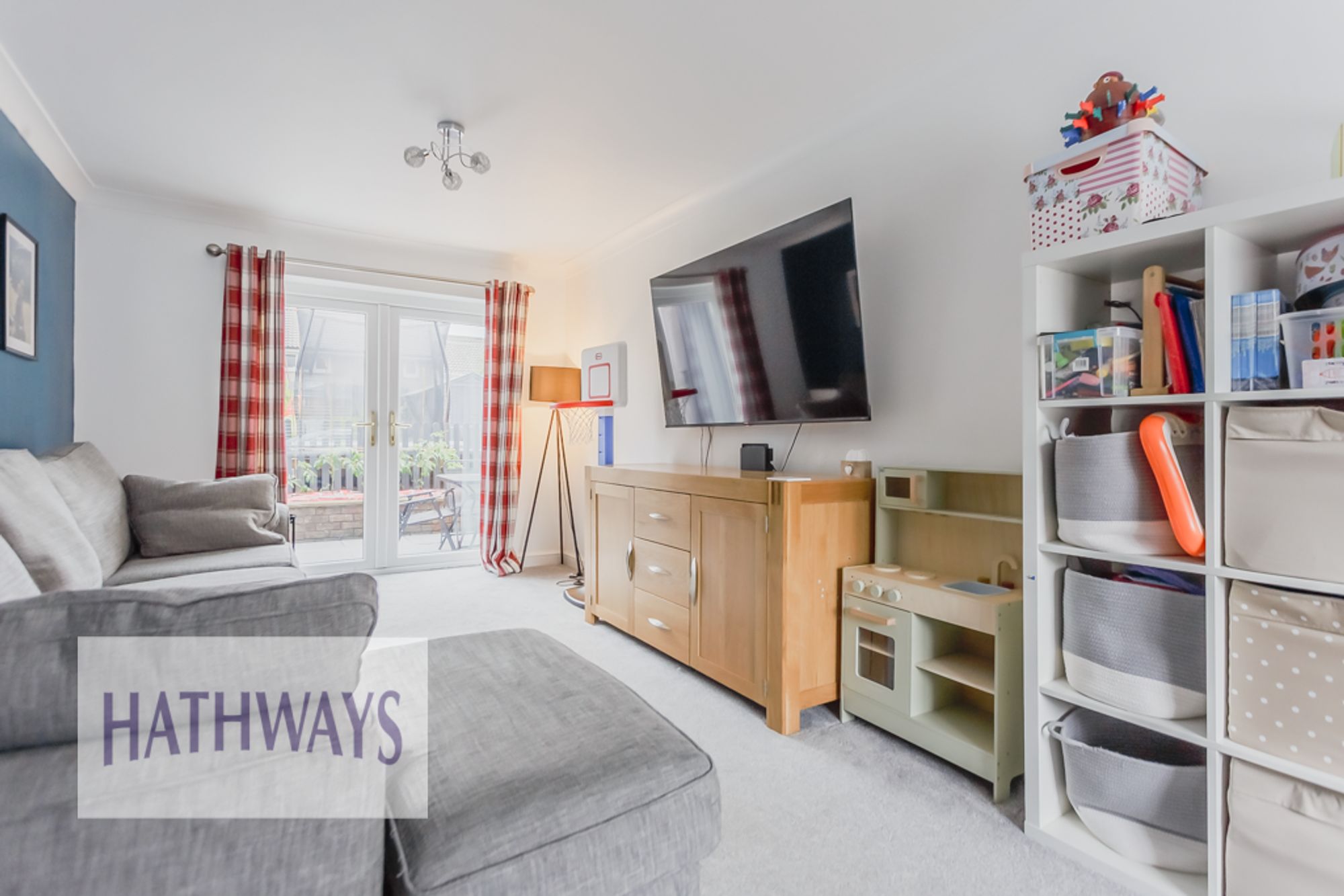 3 bed mid-terraced house for sale in The Rise, Cwmbran 5