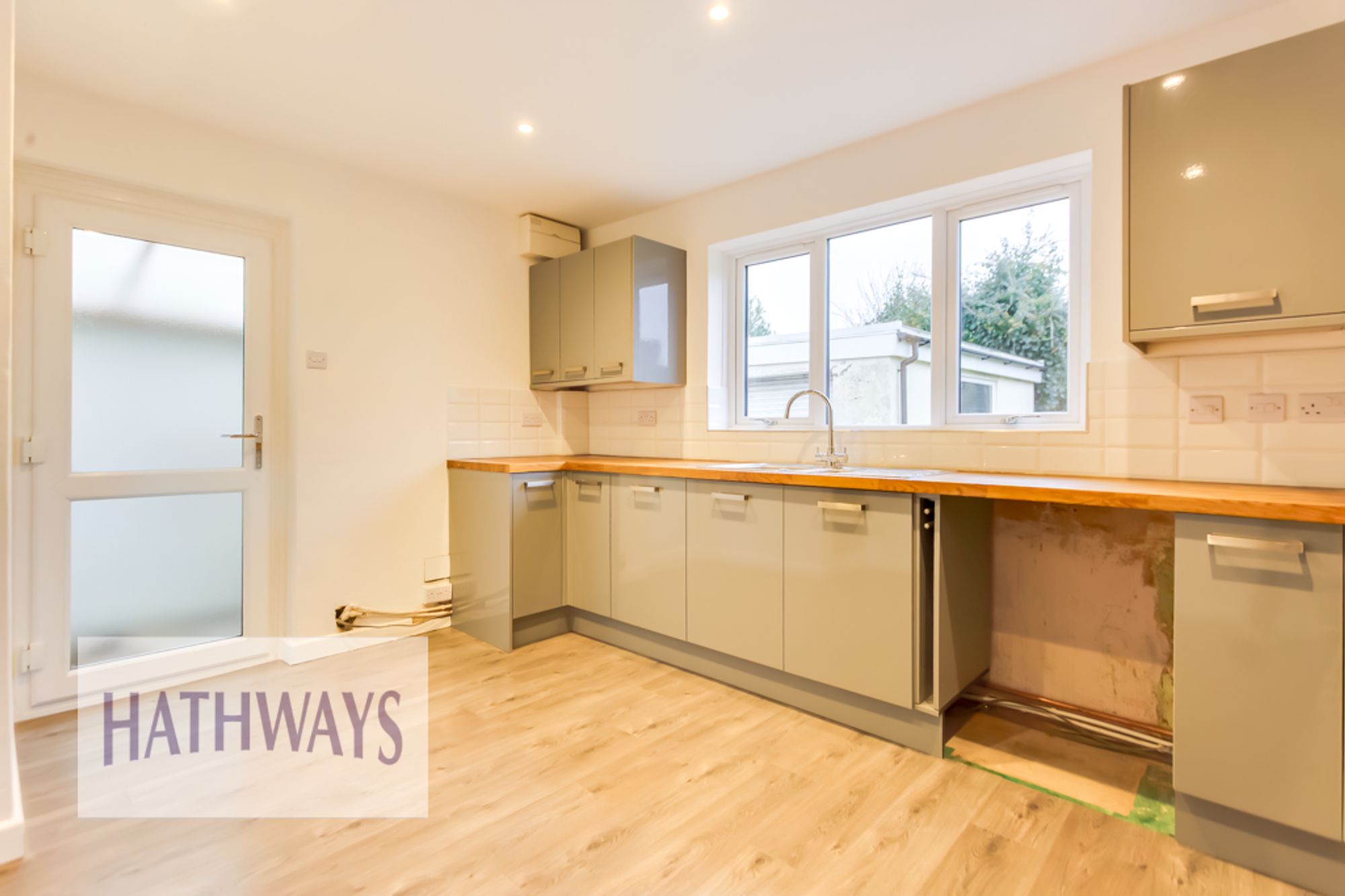 2 bed detached bungalow to rent in Cefn Close, Cwmbran 4