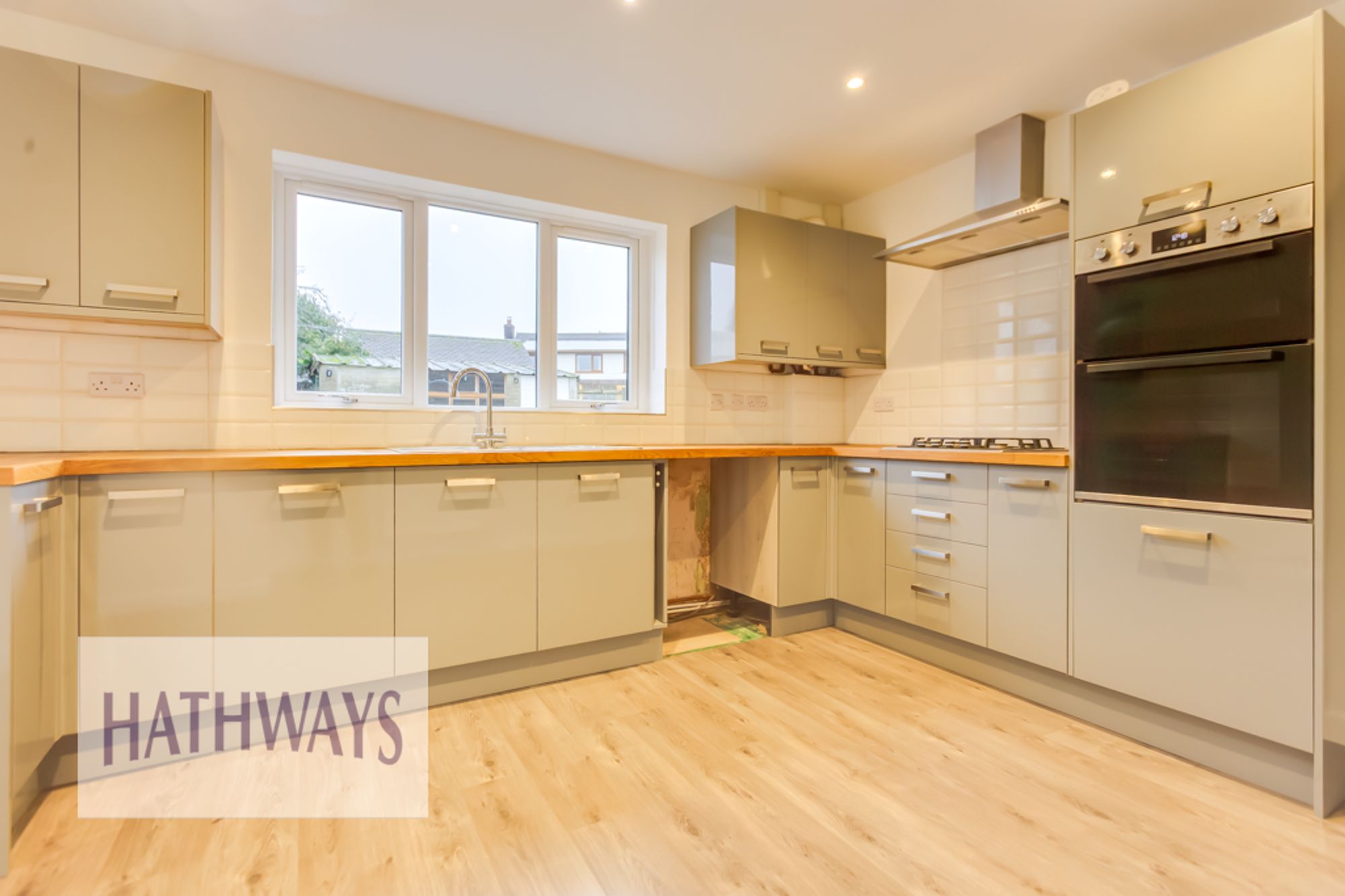 2 bed detached bungalow to rent in Cefn Close, Cwmbran 3