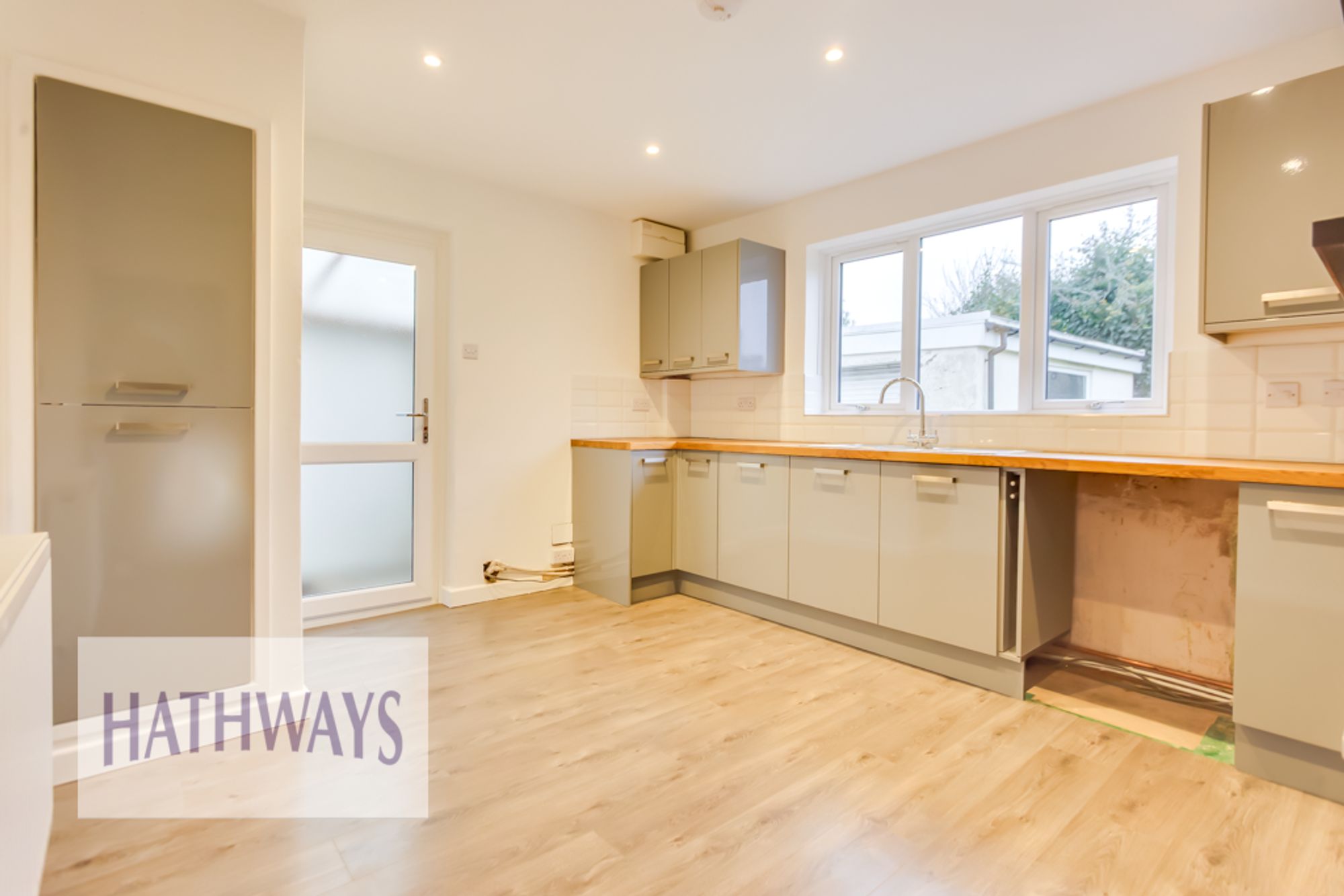 2 bed detached bungalow to rent in Cefn Close, Cwmbran  - Property Image 2