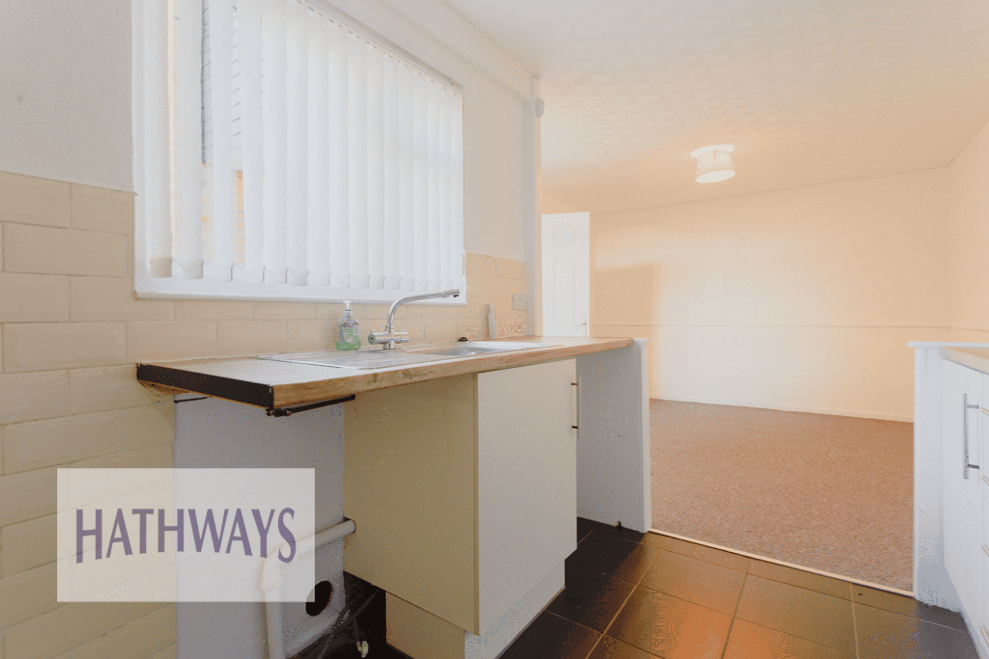 3 bed mid-terraced house for sale in Cresswell Walk, Cwmbran 8