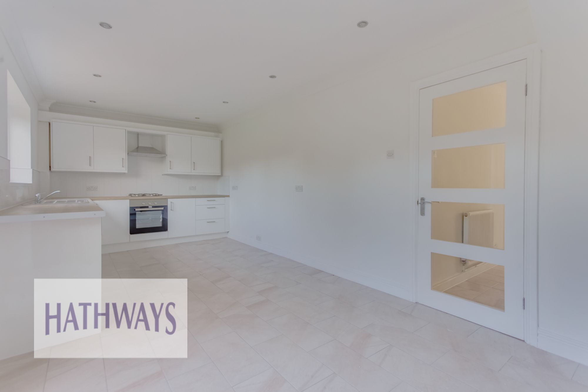 3 bed terraced house to rent in Tynewydd Green, Cwmbran 1