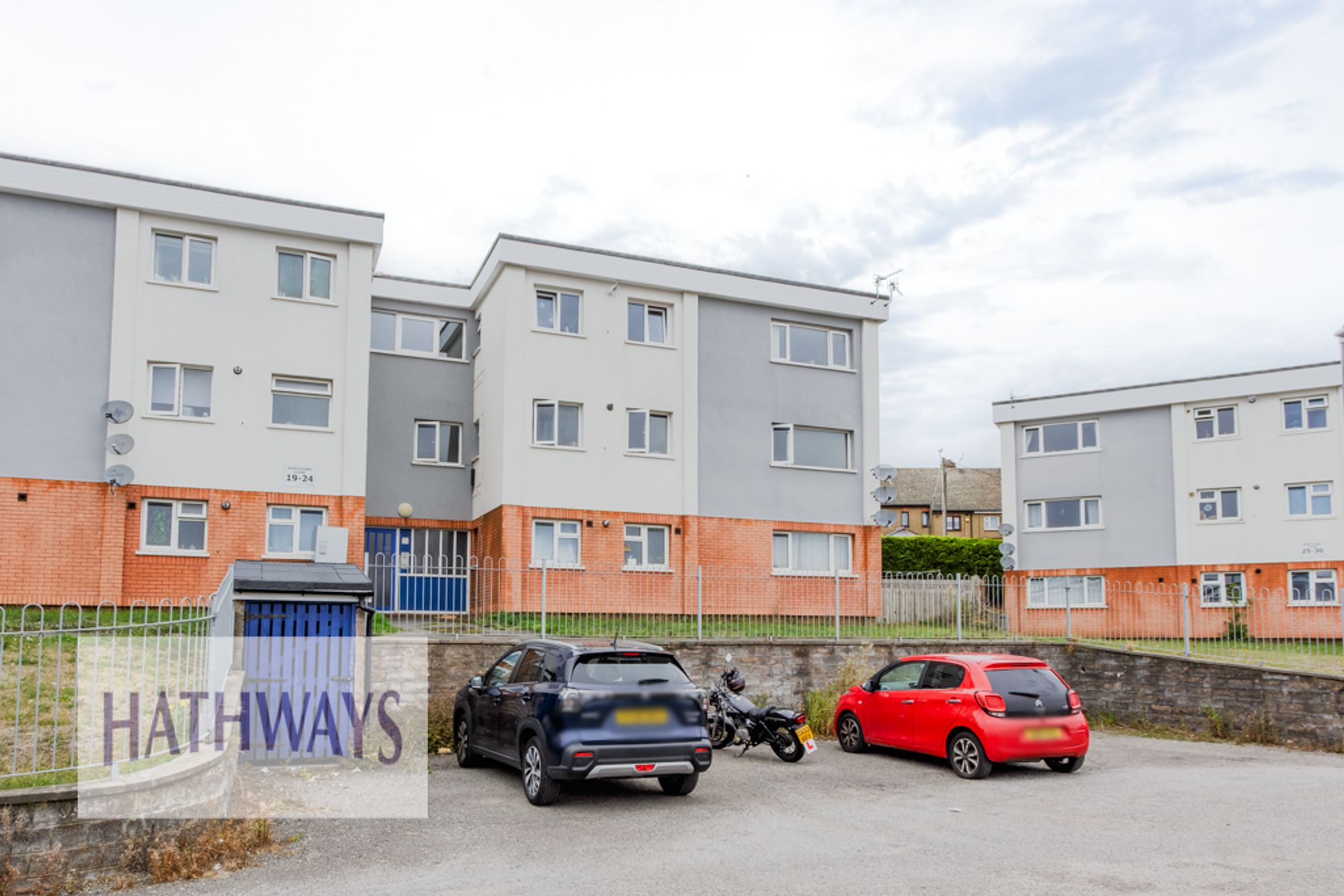 2 bed flat for sale in Kemys Fawr Close, Pontypool  - Property Image 1