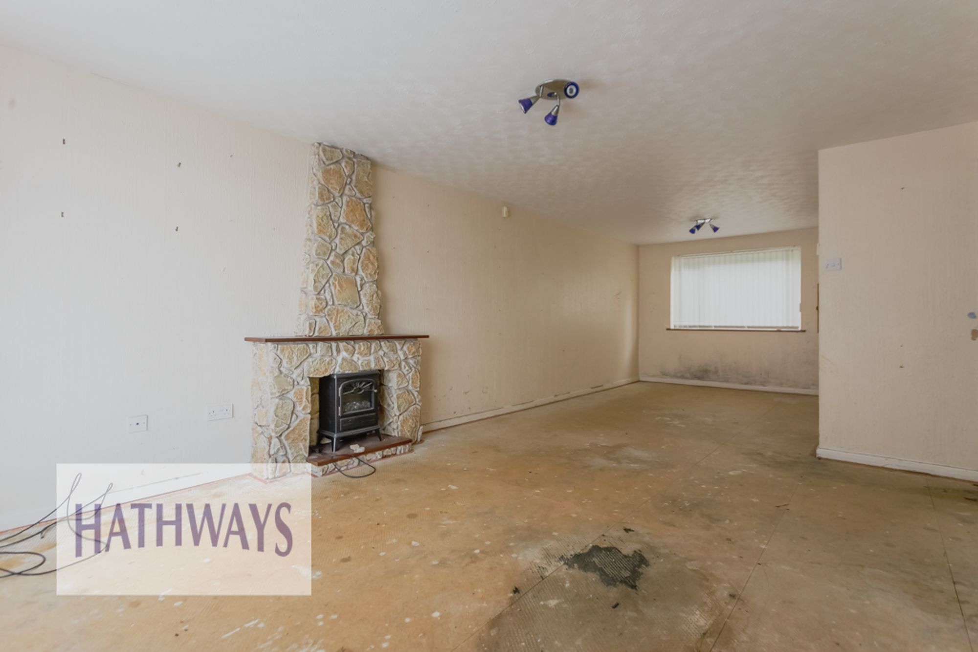 3 bed semi-detached house for sale in Brynheulog, Pontypool 3