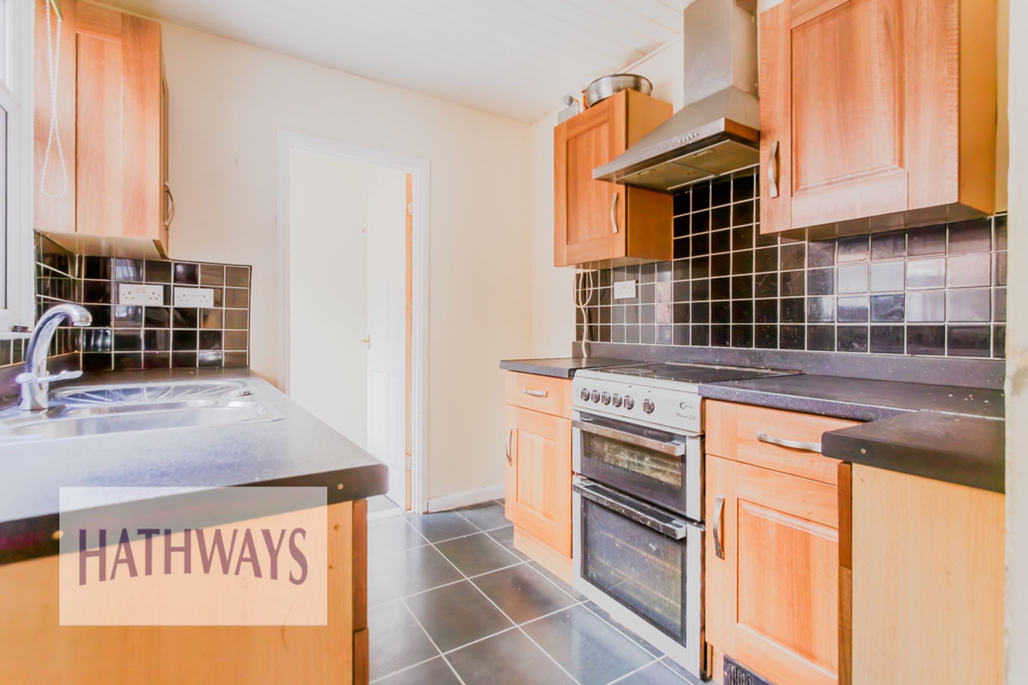 2 bed mid-terraced house for sale in Afon Llwyd Terrace, Pontypool 6