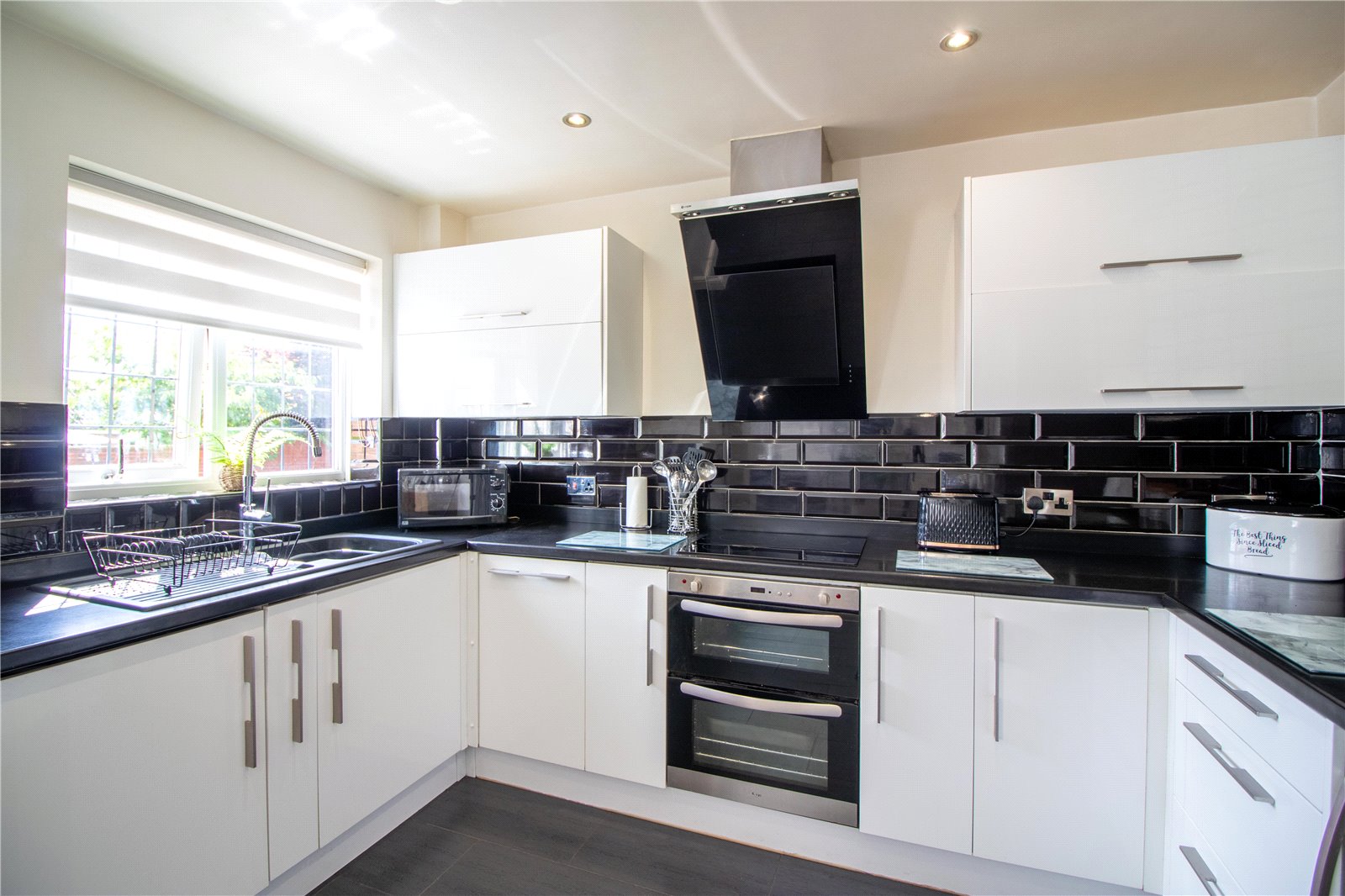 2 bed bungalow for sale in Thurloe Court, West Bridgford  - Property Image 2