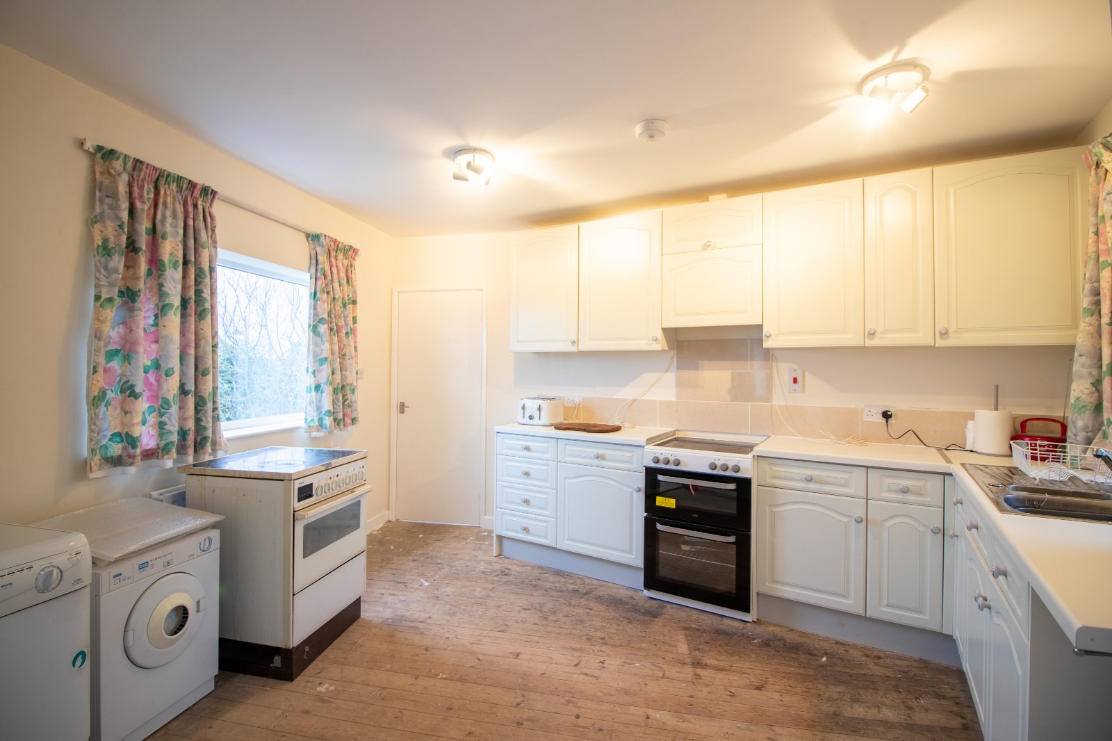 2 bed bungalow for sale in Stanhome Square, West Bridgford  - Property Image 4