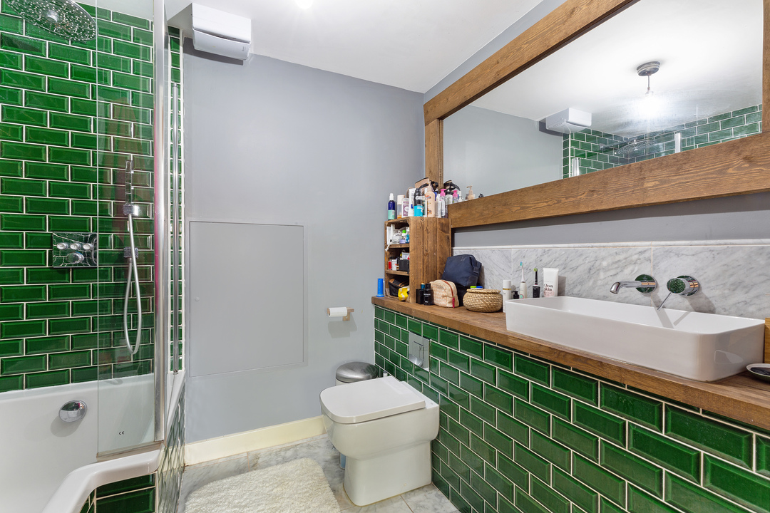2 bed for sale in Limerick Close, London  - Property Image 9