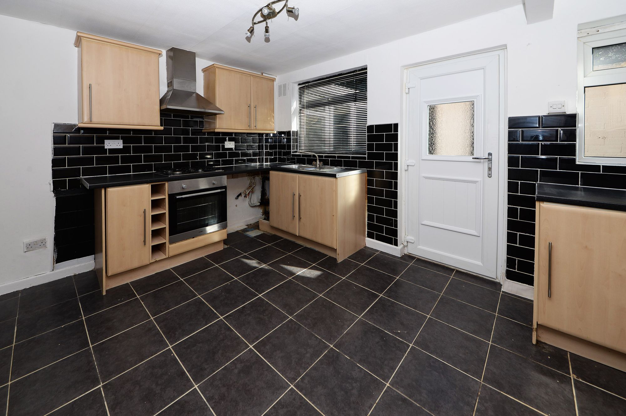 2 bed mid-terraced house for sale in Windsor Drive, Dukinfield  - Property Image 12