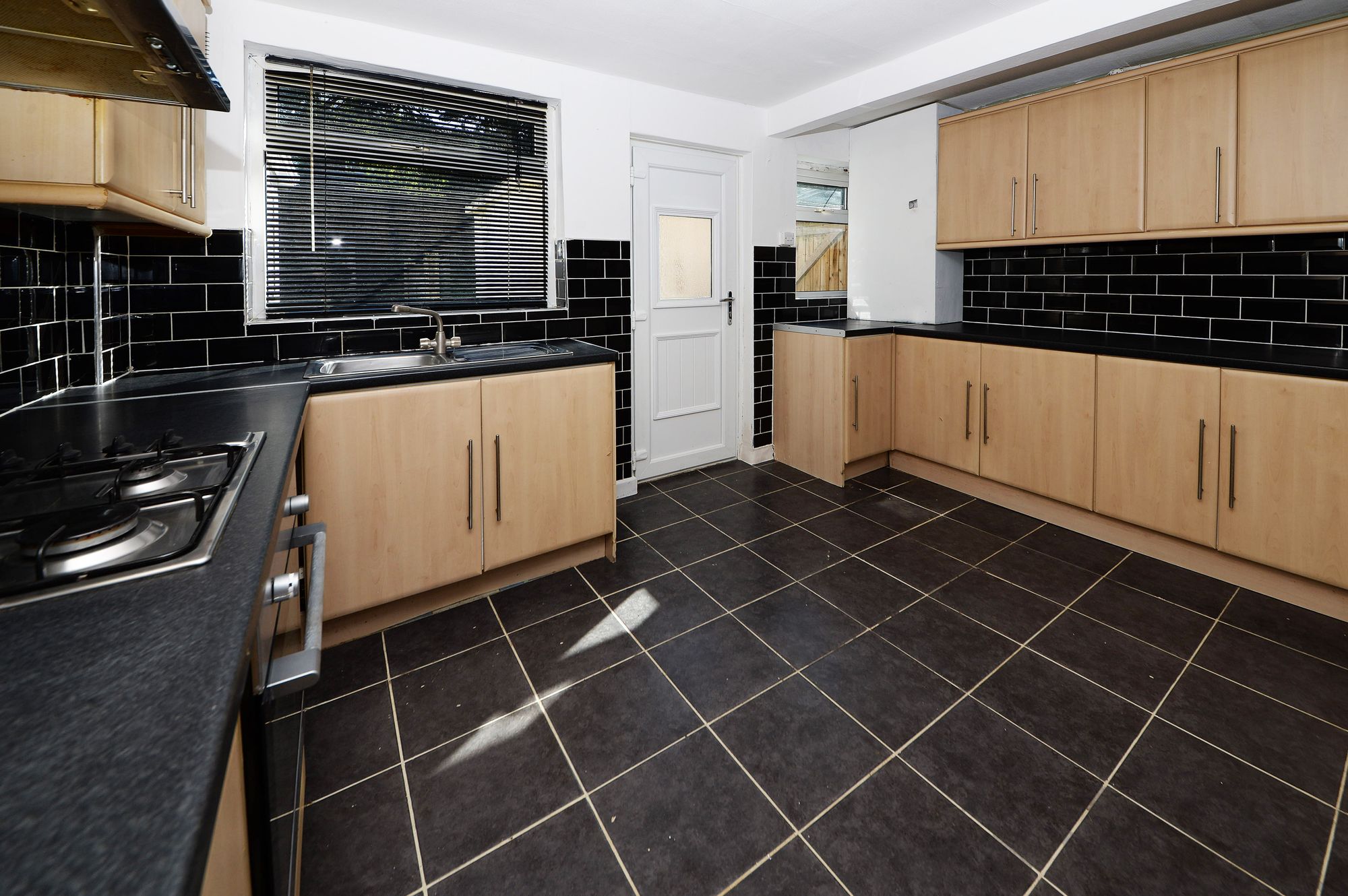 2 bed mid-terraced house for sale in Windsor Drive, Dukinfield  - Property Image 11