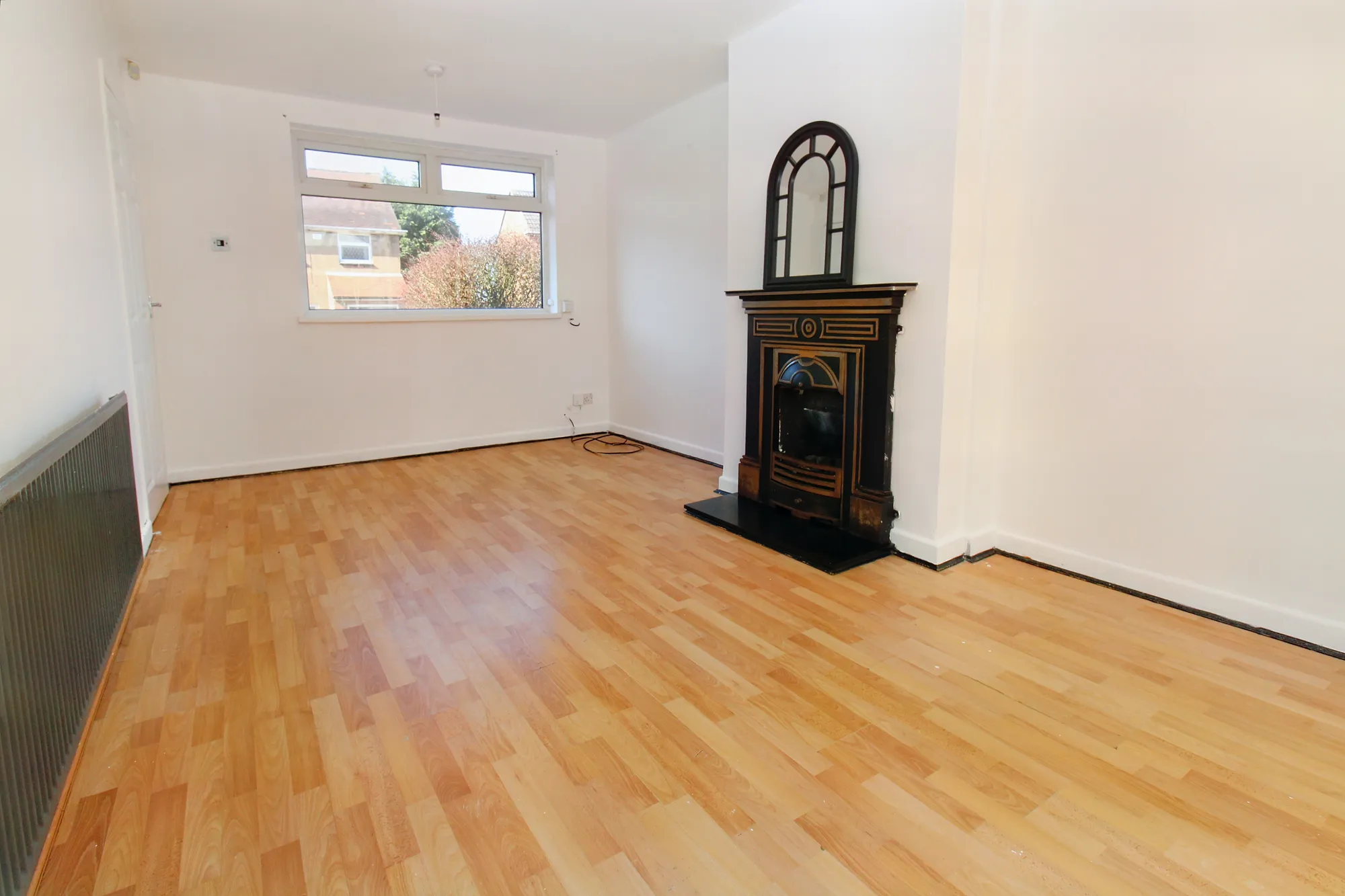 2 bed mid-terraced house to rent in Windsor Drive, Dukinfield  - Property Image 3