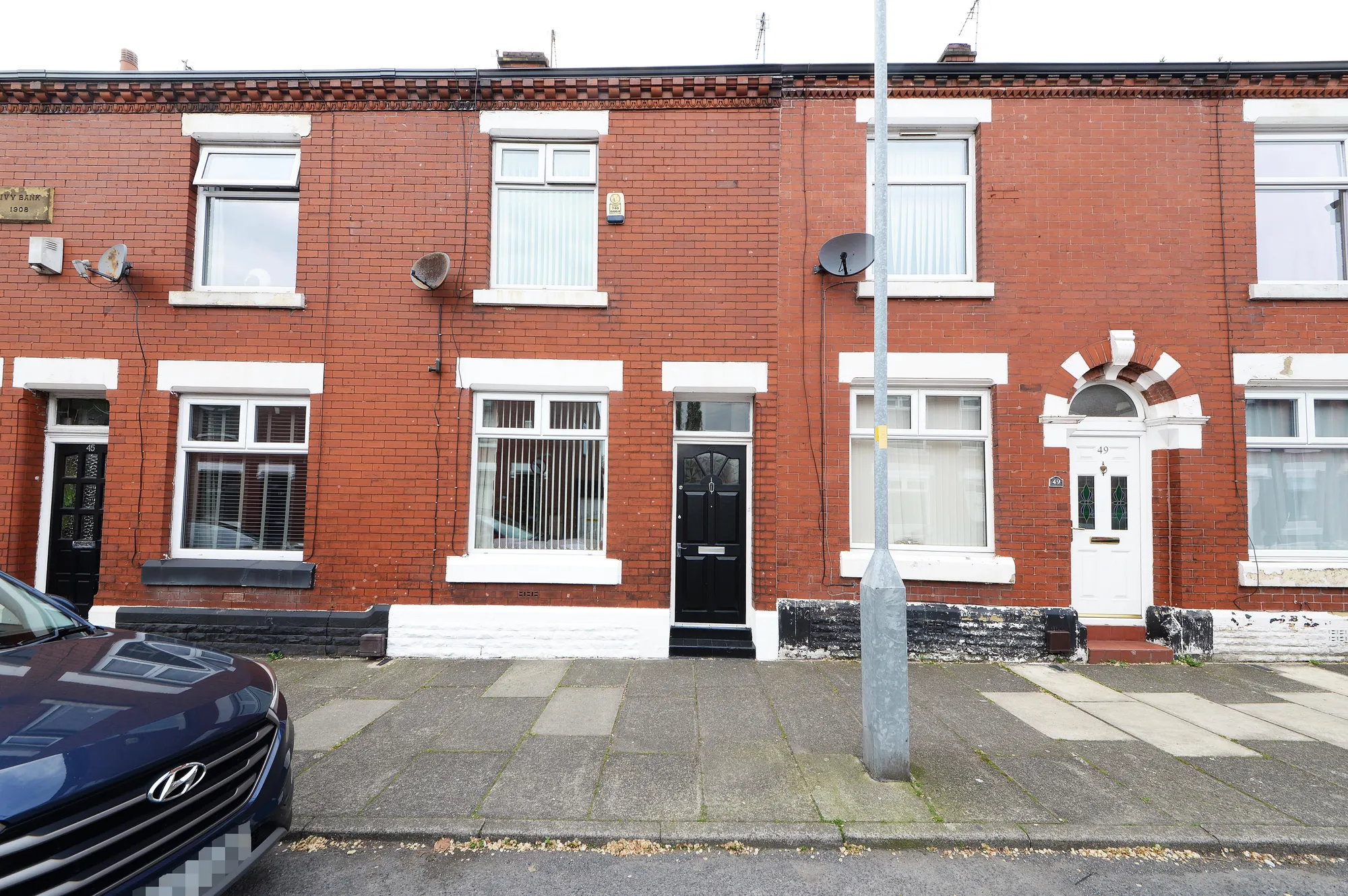 2 bed house for sale in Smallshaw Lane, Ashton-Under-Lyne  - Property Image 1