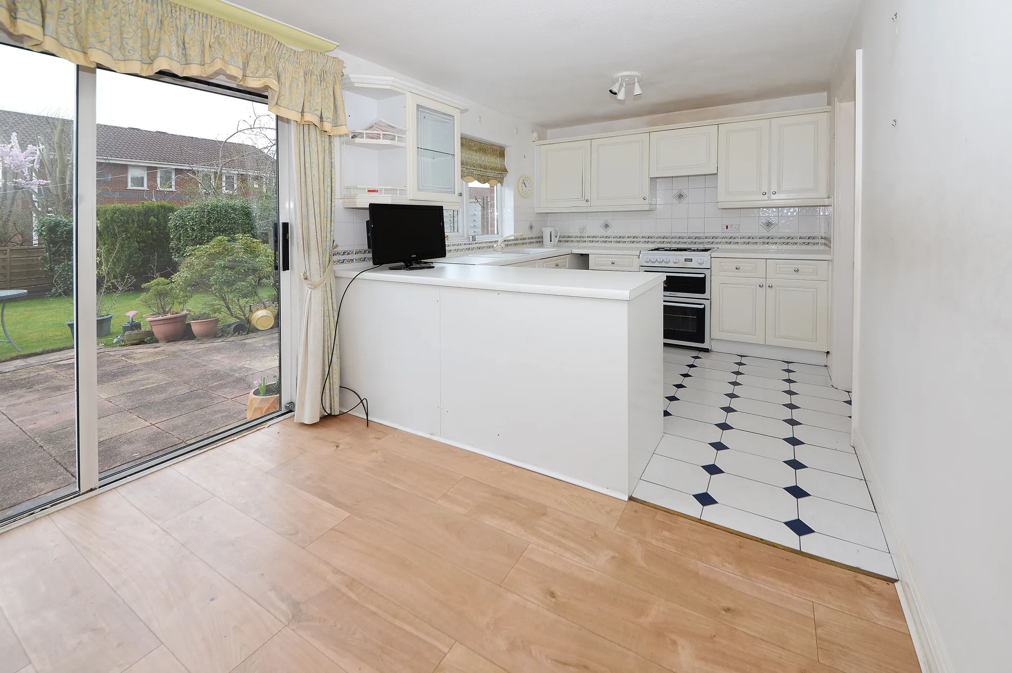 4 bed detached house for sale in Canterbury Close, Dukinfield  - Property Image 2