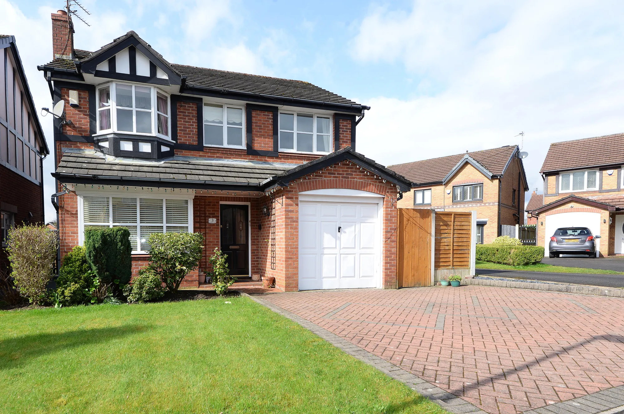 4 bed detached house for sale in Canterbury Close, Dukinfield - Property Image 1