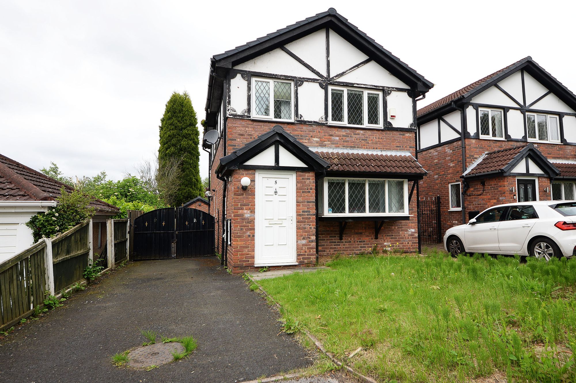 2 bed house for sale in Fairway Court, Manchester  - Property Image 1