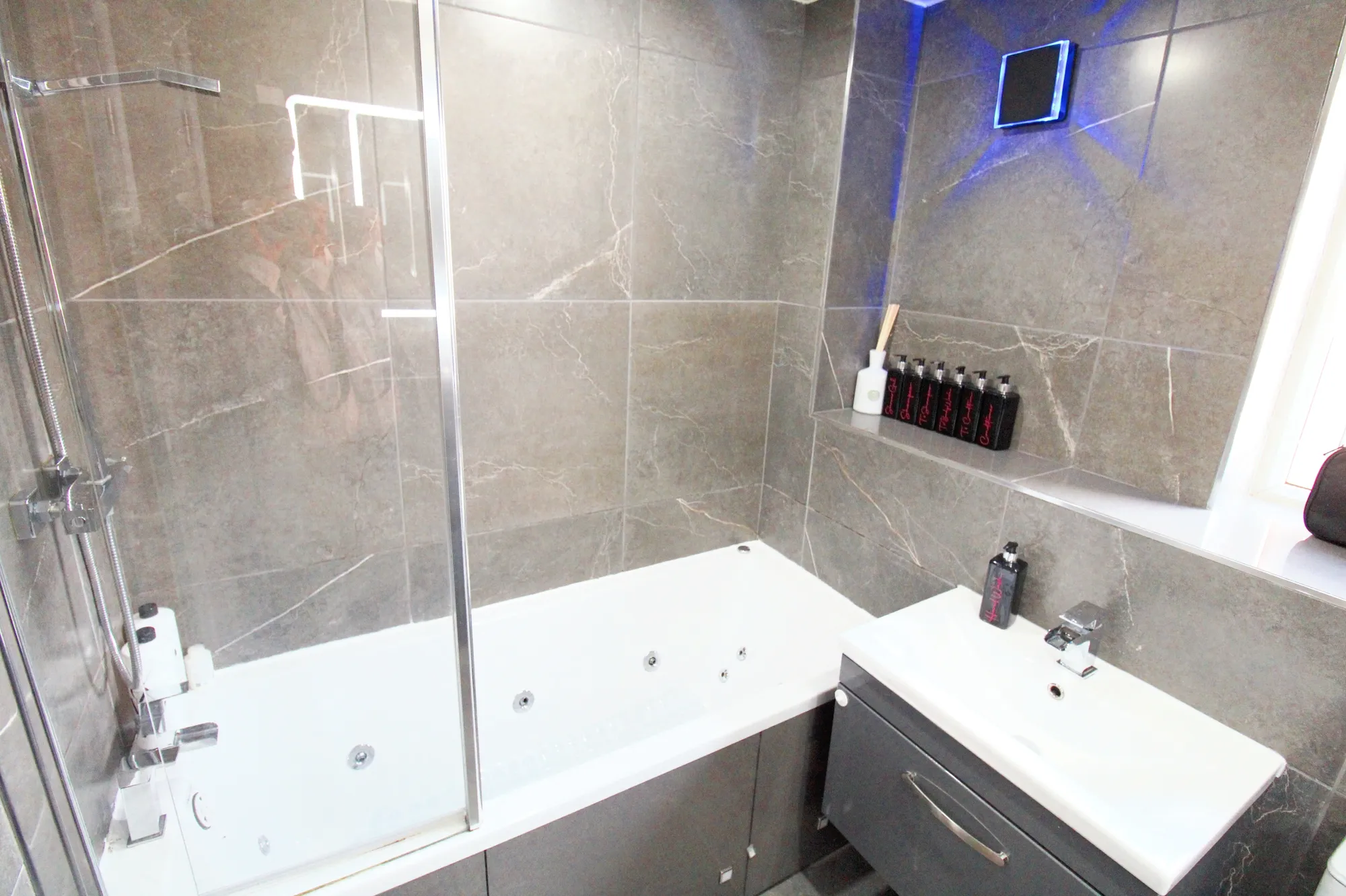 3 bed terraced house for sale in Windmill Close, Oldham  - Property Image 15