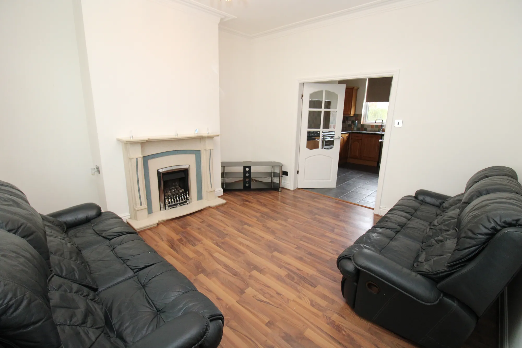 2 bed mid-terraced house to rent in Taunton Road, Ashton-Under-Lyne  - Property Image 3
