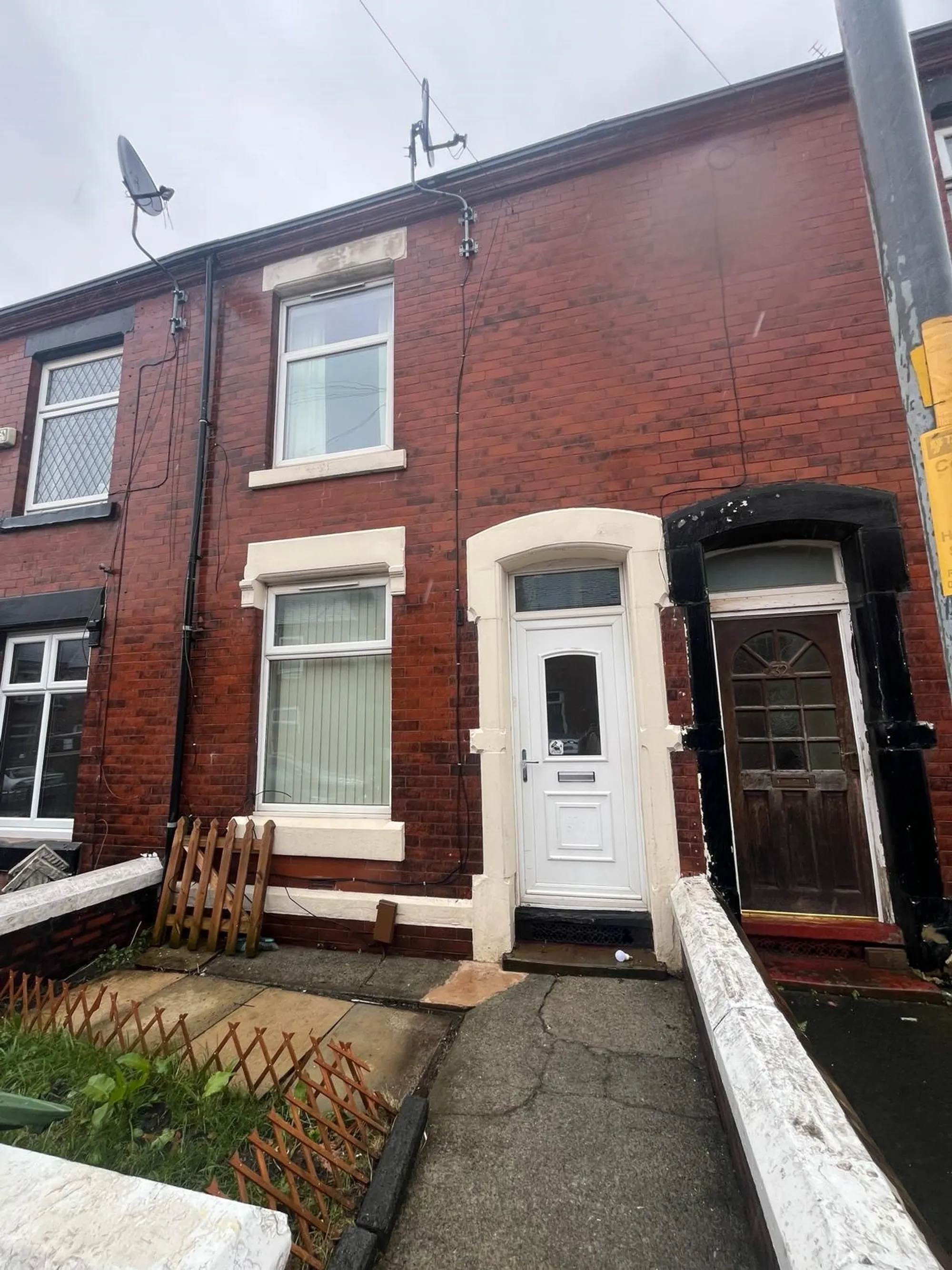 2 bed mid-terraced house to rent in Hindley Street, Ashton-Under-Lyne  - Property Image 1