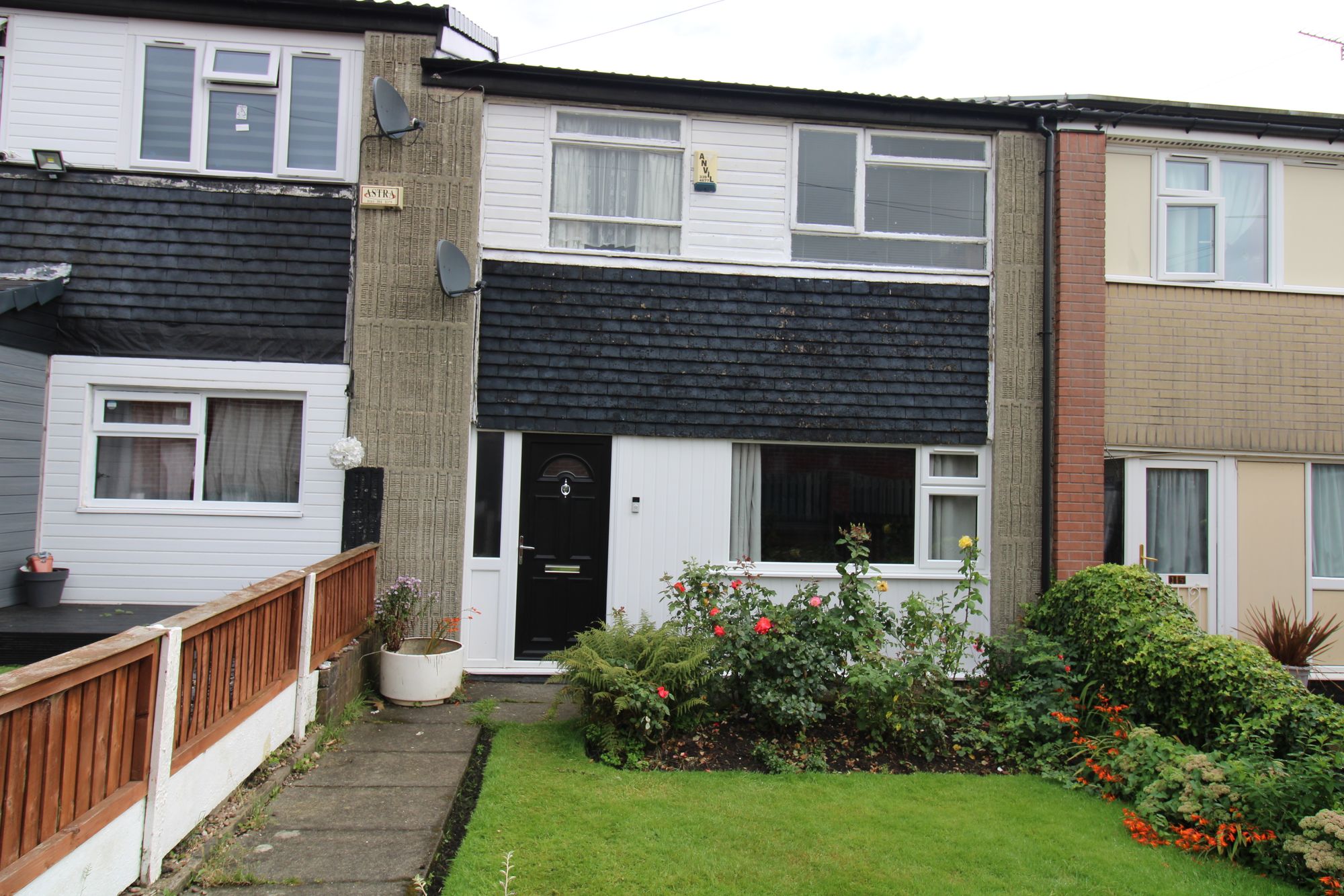 3 bed house for sale in Pot Hill Square, Ashton-Under-Lyne  - Property Image 2