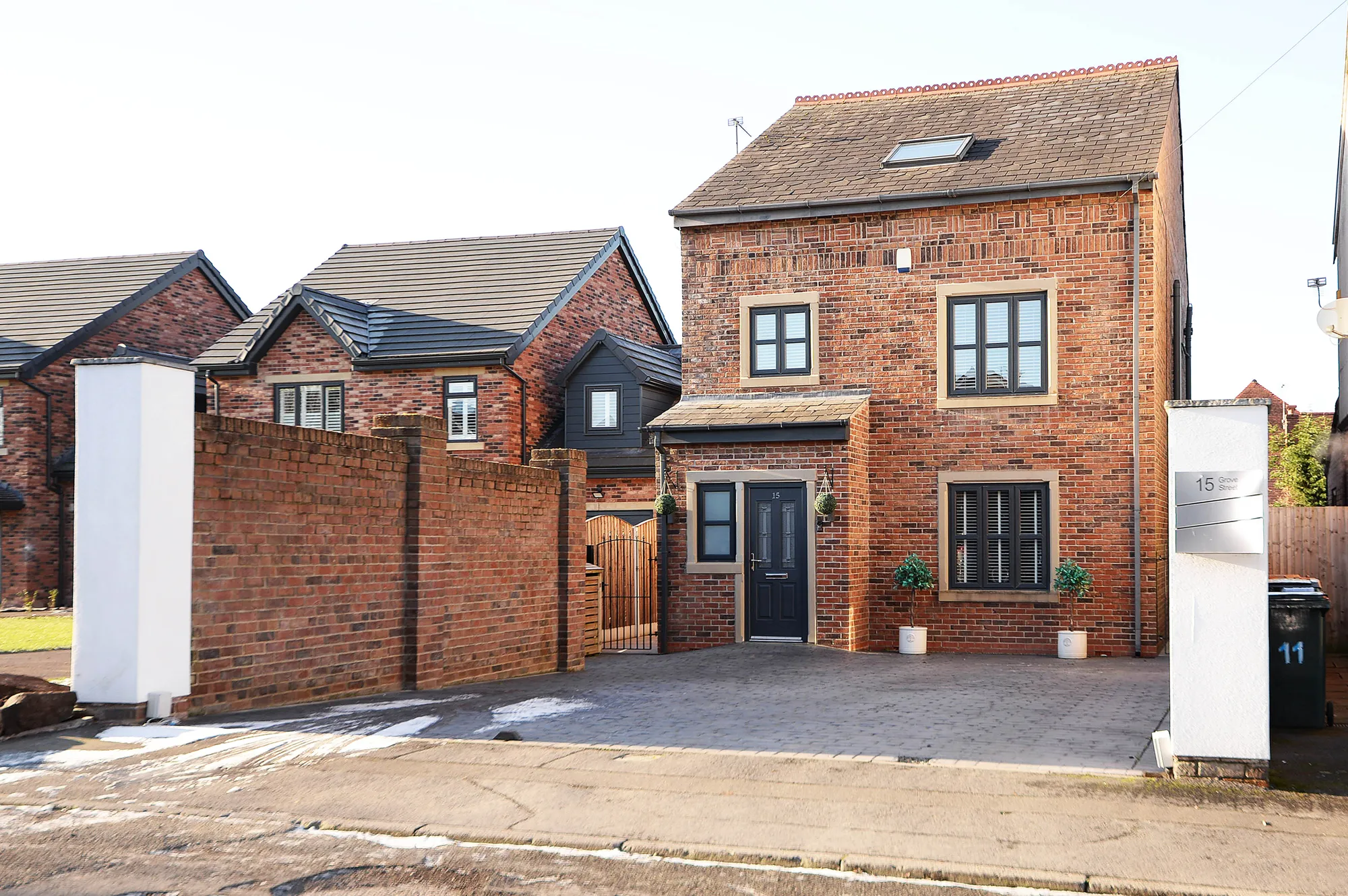 5 bed detached house for sale in Grove Street, Ashton-Under-Lyne - Property Image 1