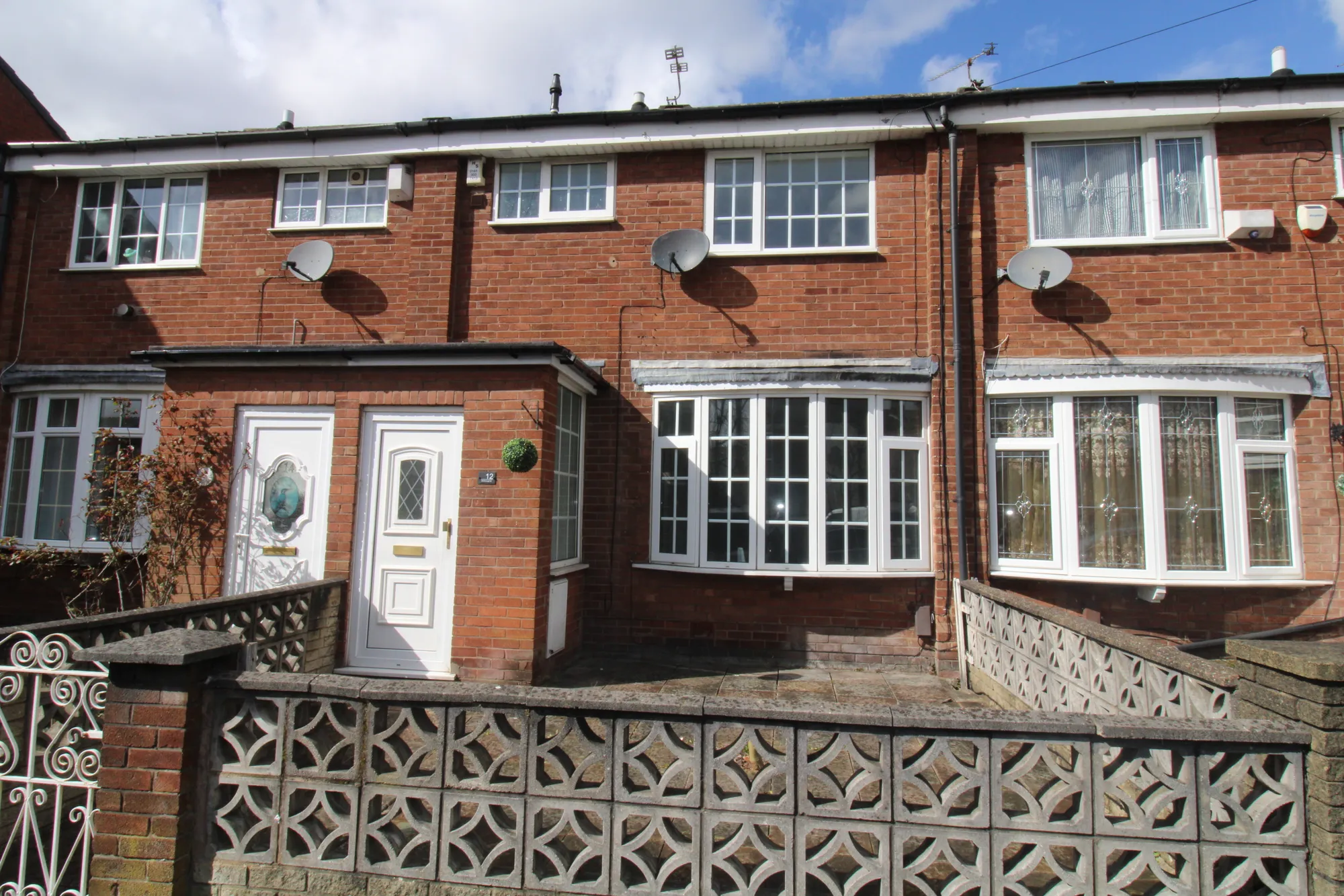 3 bed mid-terraced house to rent in Marlborough Street, Ashton-Under-Lyne - Property Image 1