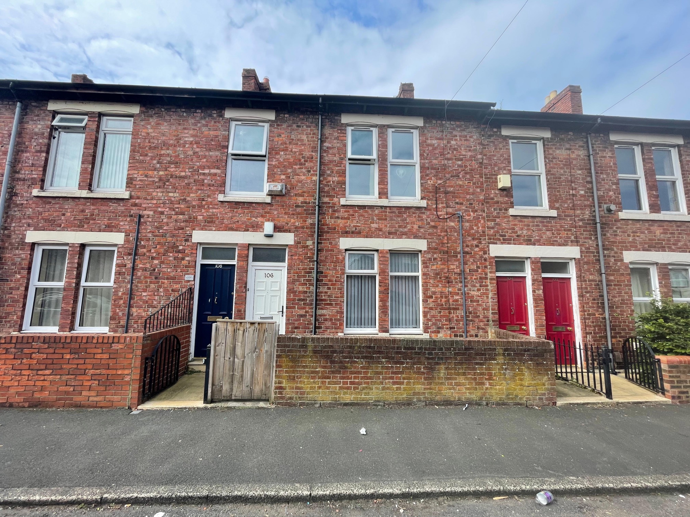 2 bed flat to rent in Bensham Avenue, Gateshead, NE8