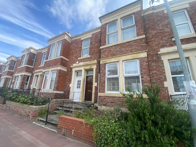 2 bed ground floor flat to rent in Rectory Road, Gateshead, NE8