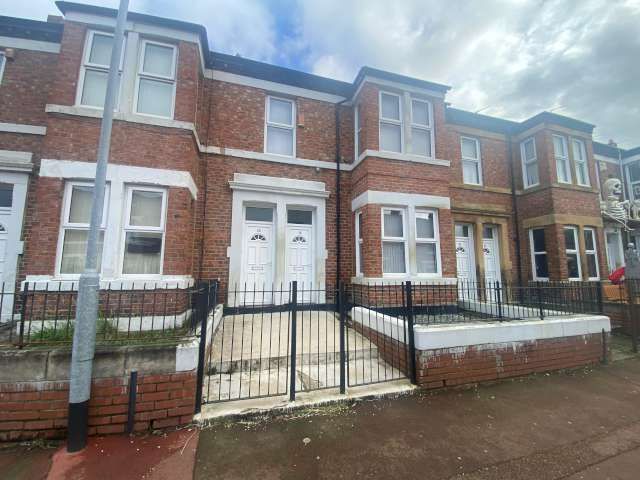 2 bed ground floor flat to rent in Rodsley Avenue, Gateshead  - Property Image 1