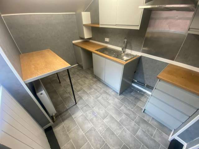 3 bed flat to rent in Bishops Avenue, Newcastle upon Tyne 2