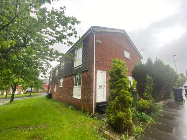 2 bed ground floor flat to rent in Lambley Close, Newcastle upon Tyne - Property Image 1