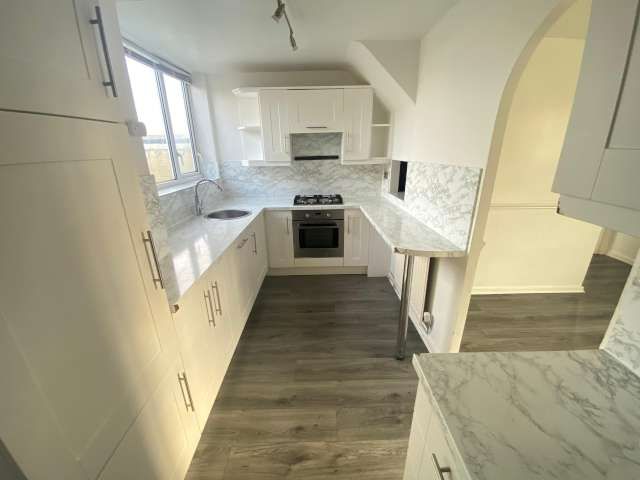 3 bed terraced house to rent in Longfellow Walk, Hartlepool 2