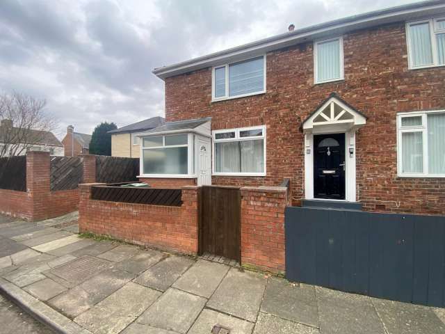 2 bed terraced house to rent in Castleton Road, Stockton-on-Tees - Property Image 1