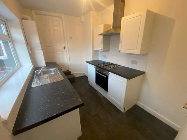3 bed flat to rent in Sandringham Terrace, Sunderland 3