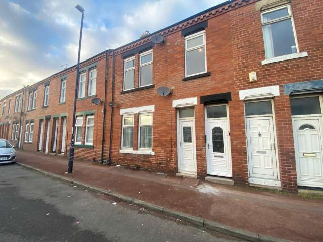 3 bed flat to rent in Sandringham Terrace, Sunderland, SR6