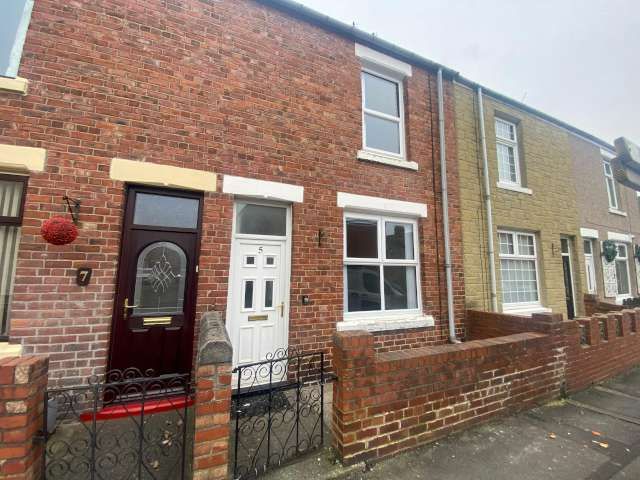 2 bed terraced house to rent in Arthur Terrace, Bishop Auckland - Property Image 1