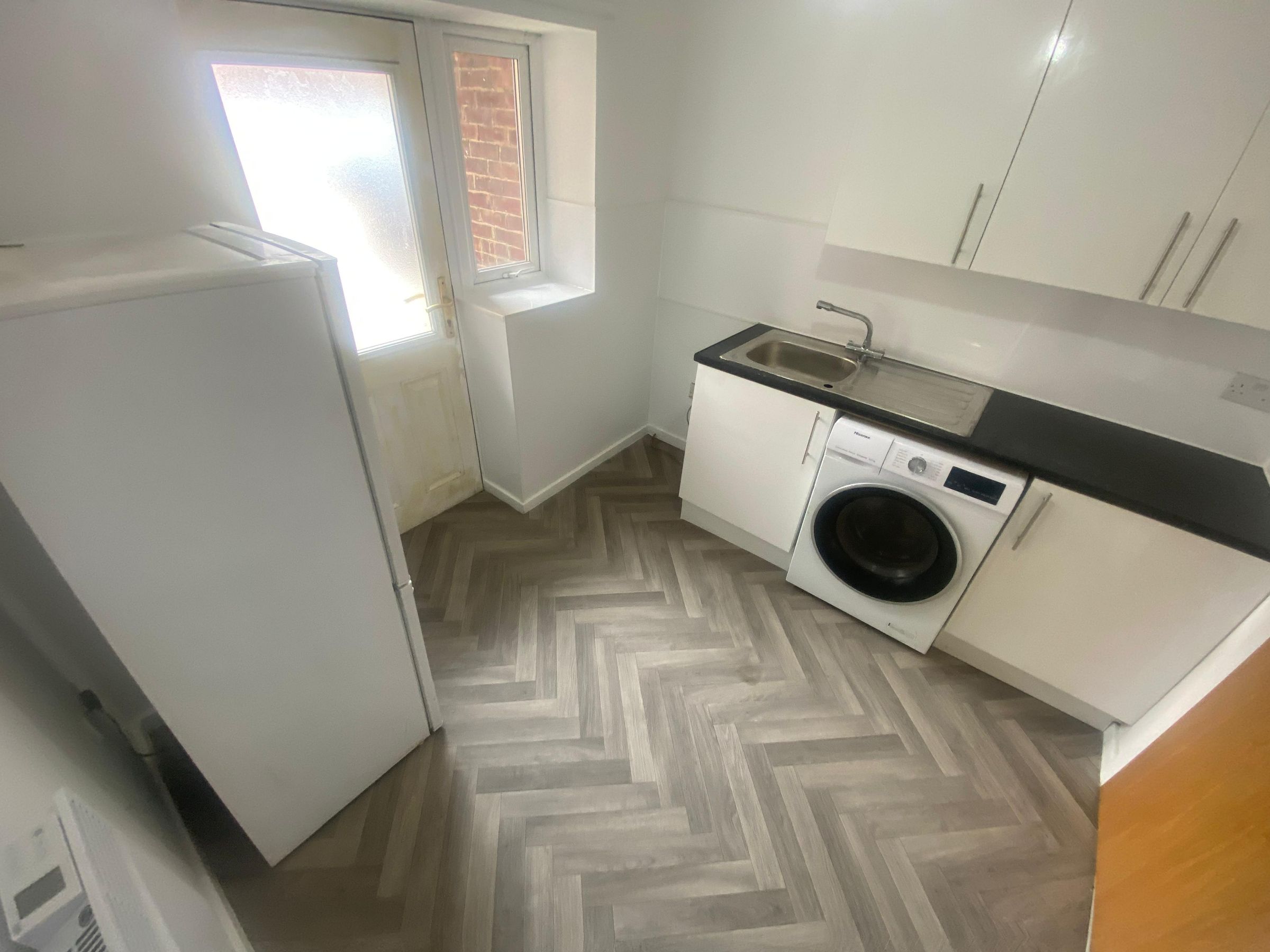 3 bed flat to rent in Park Avenue, Gosforth, Newcastle upon Tyne  - Property Image 2