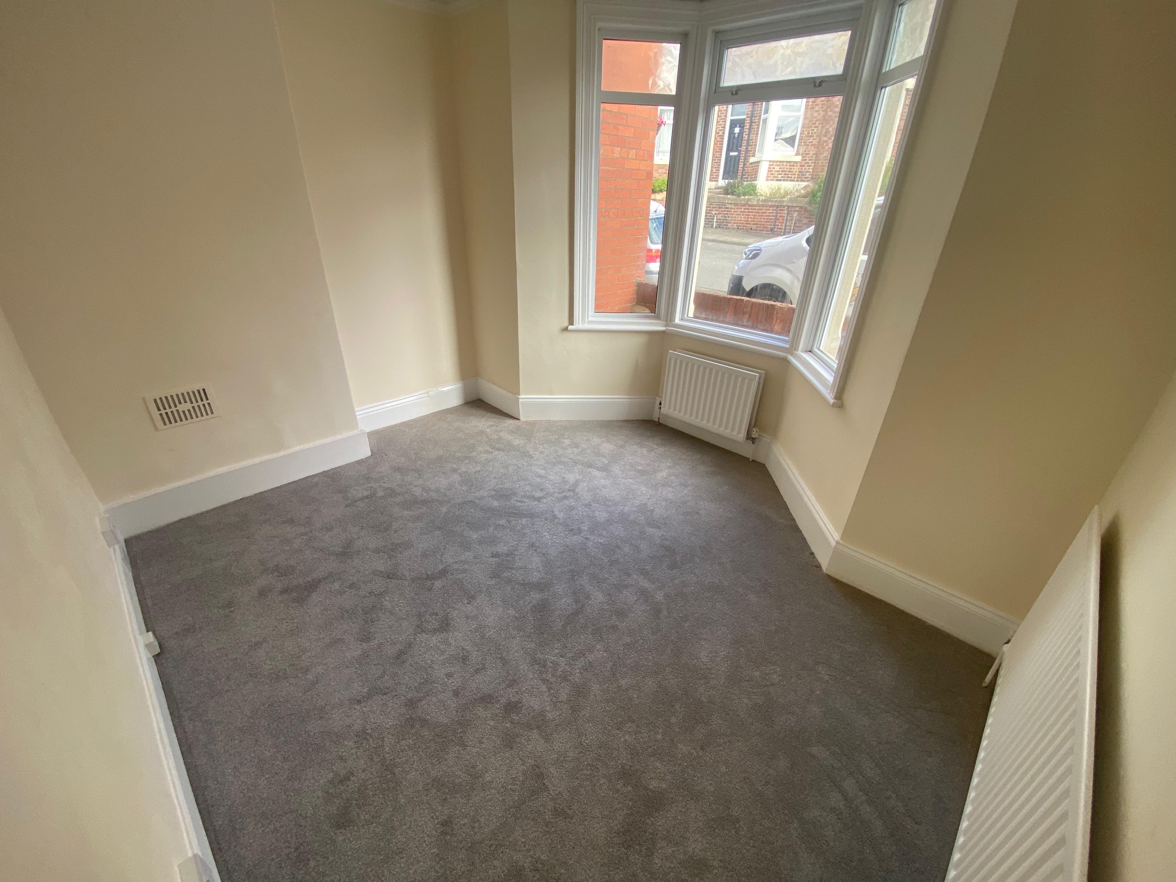 2 bed flat to rent in Fern Dene Road, Gateshead 1