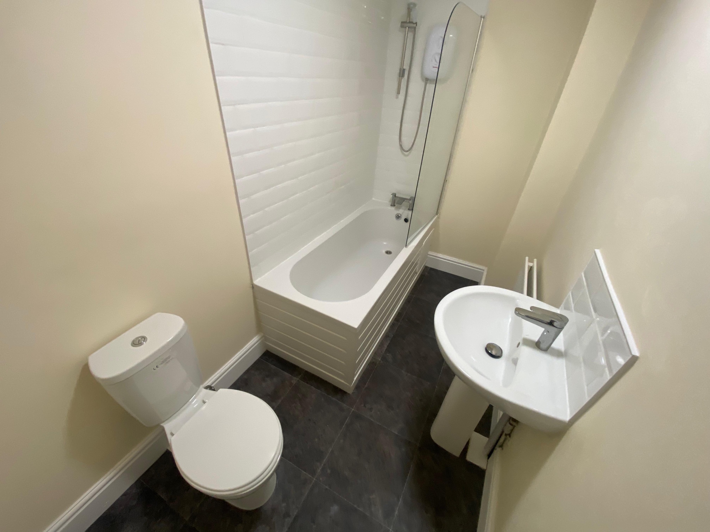 2 bed flat to rent in Fern Dene Road, Gateshead  - Property Image 6