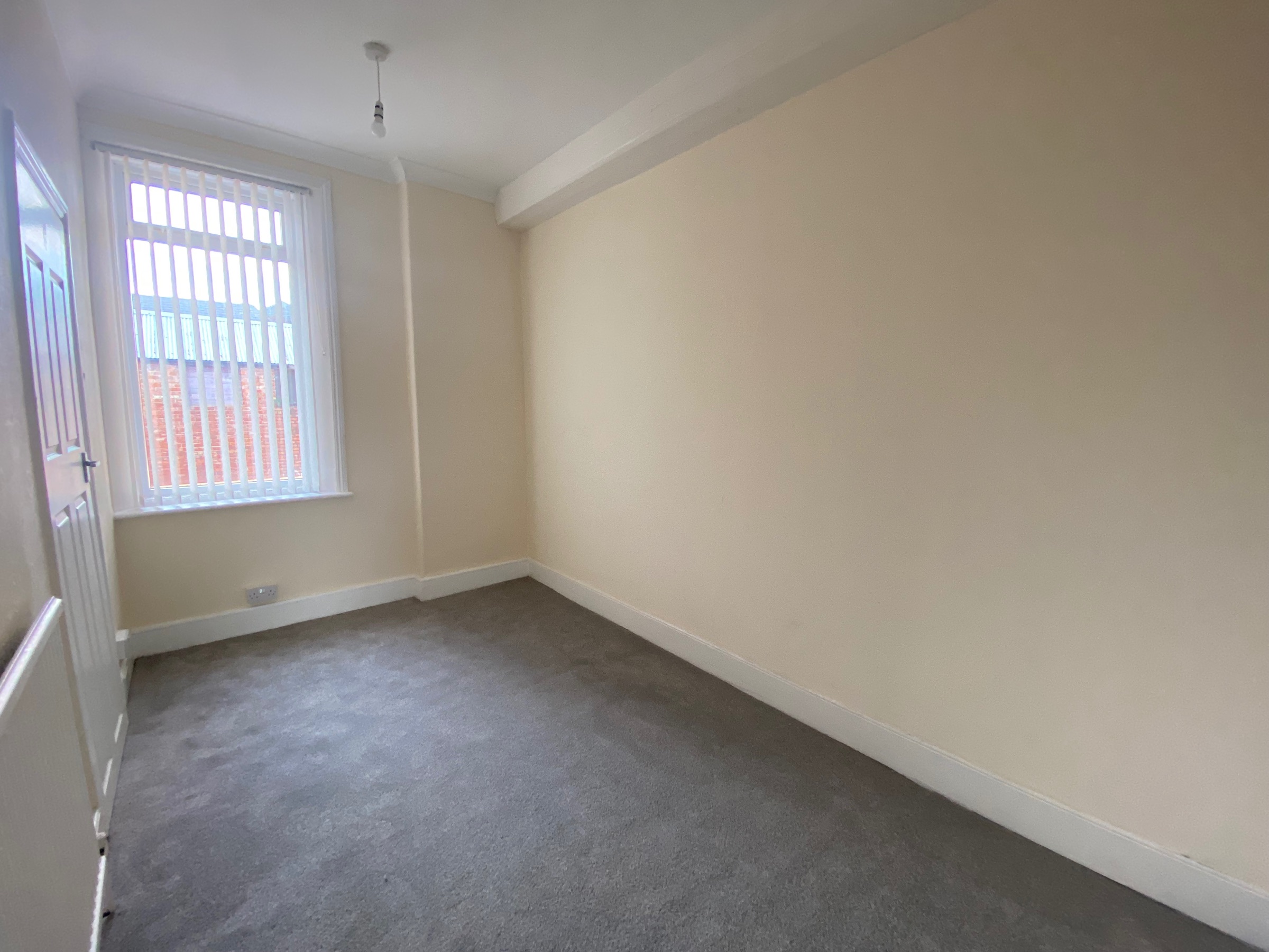 2 bed flat to rent in Fern Dene Road, Gateshead 6
