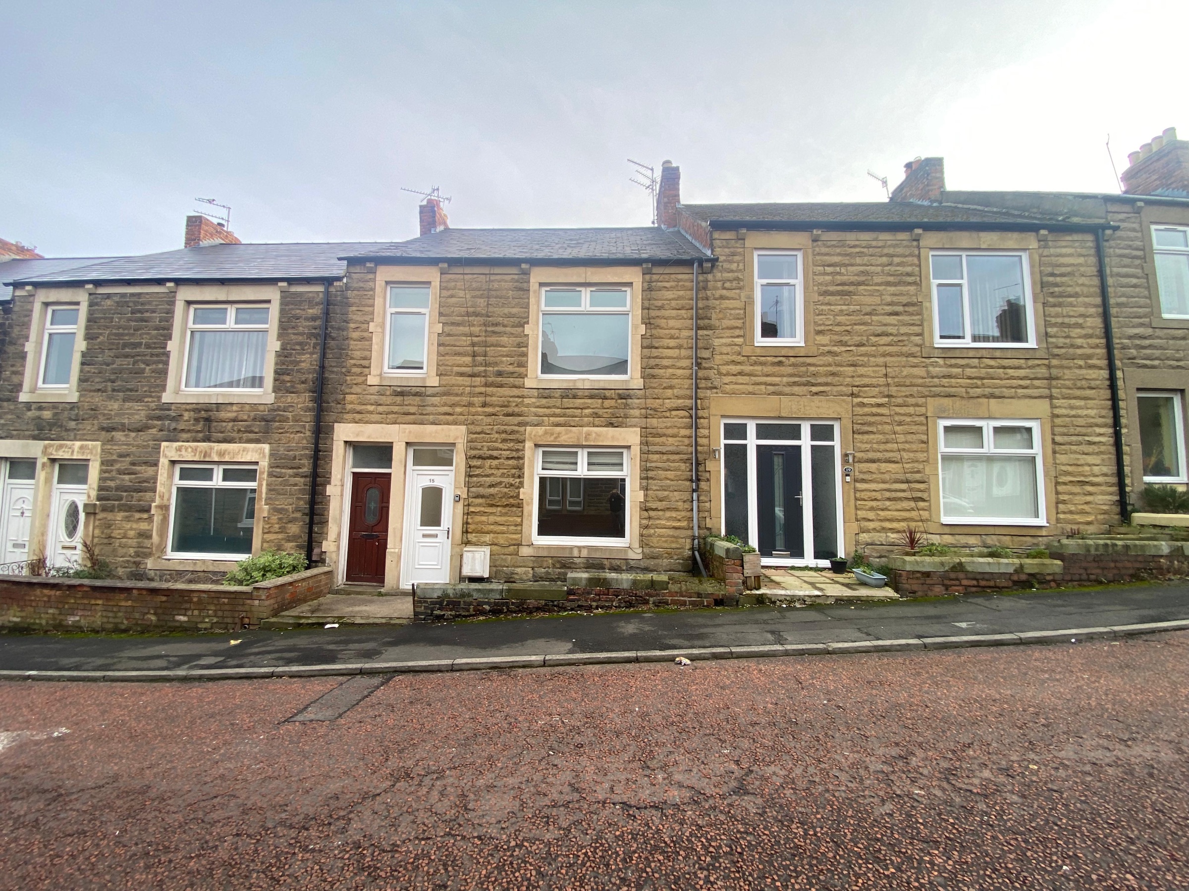 2 bed ground floor flat to rent in Hewitson Terrace, Gateshead - Property Image 1