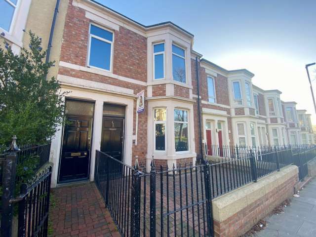 2 bed ground floor flat for sale in Hugh Gardens, Newcastle upon Tyne - Property Image 1